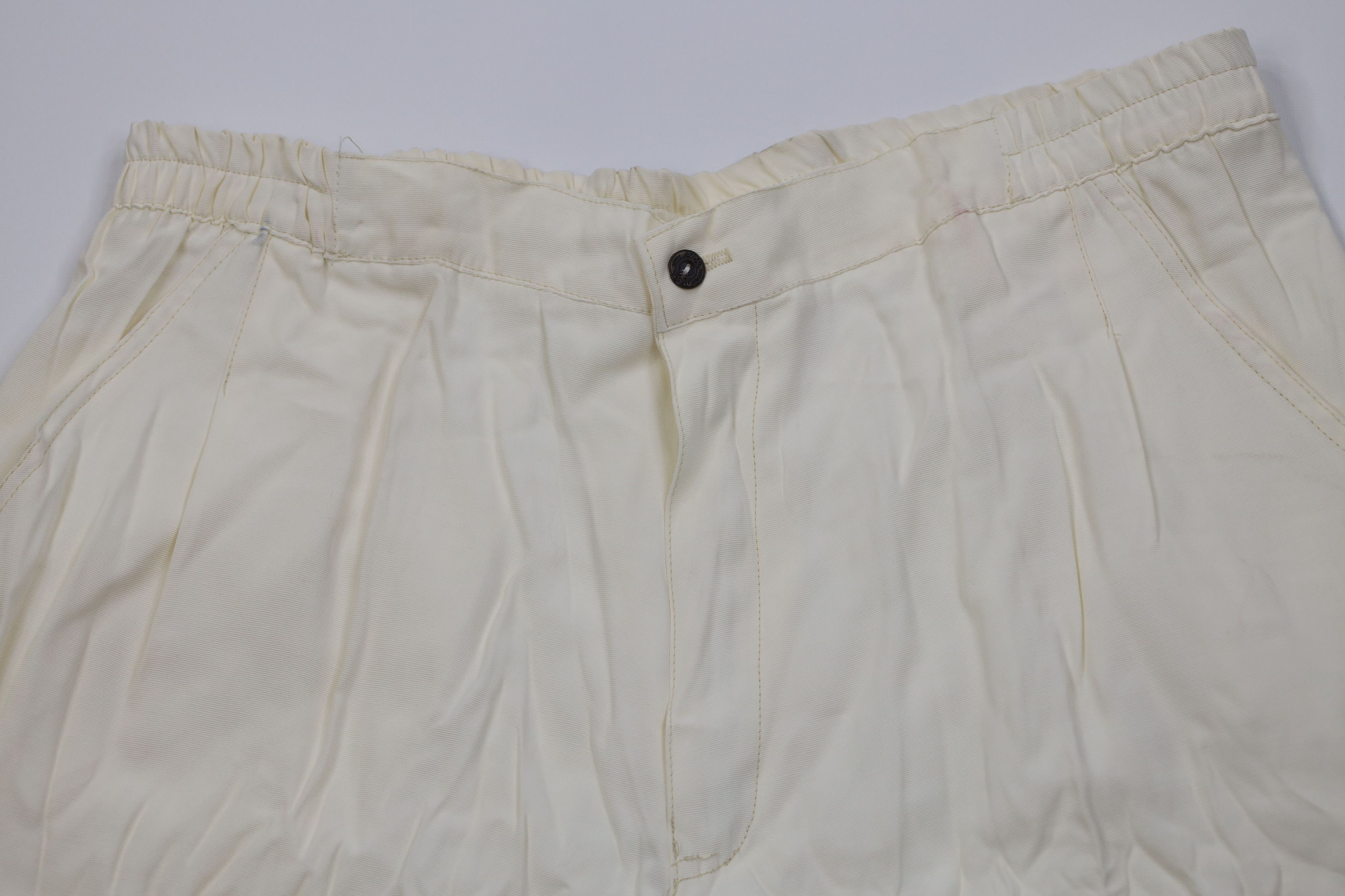 Vintage Vintage 90s Streetwear Gabardine Knit Baggy Shorts Cream USA Size US 36 / EU 52 - 2 Thumbnail