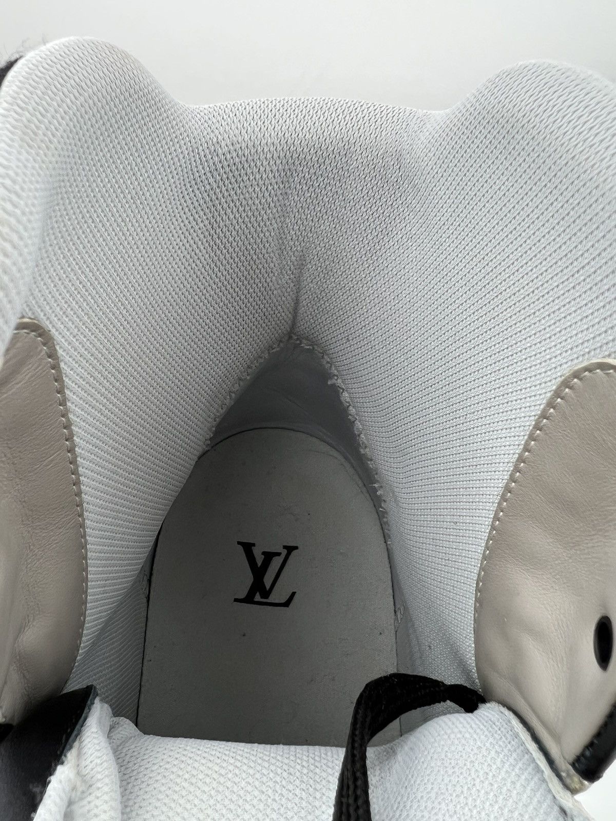 Louis Vuitton LOUIS VUITTON Sneakers Hi-Top Trainer Shoes Virgil Abloh 408 Size US 9 / EU 42 - 23 Thumbnail
