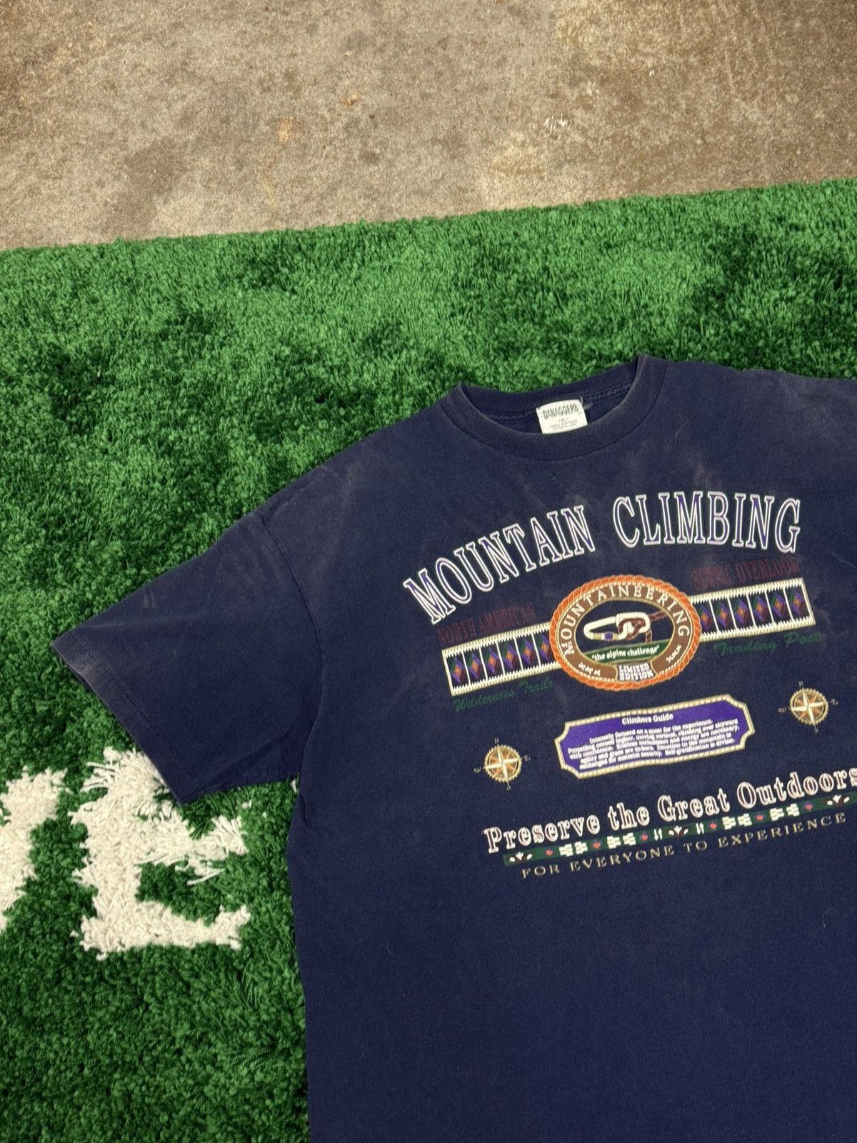 Vintage Vintage 90s Mountain Rock Climbing Climb Rainer T Shirt Tee Size US XL / EU 56 / 4 - 2 Thumbnail