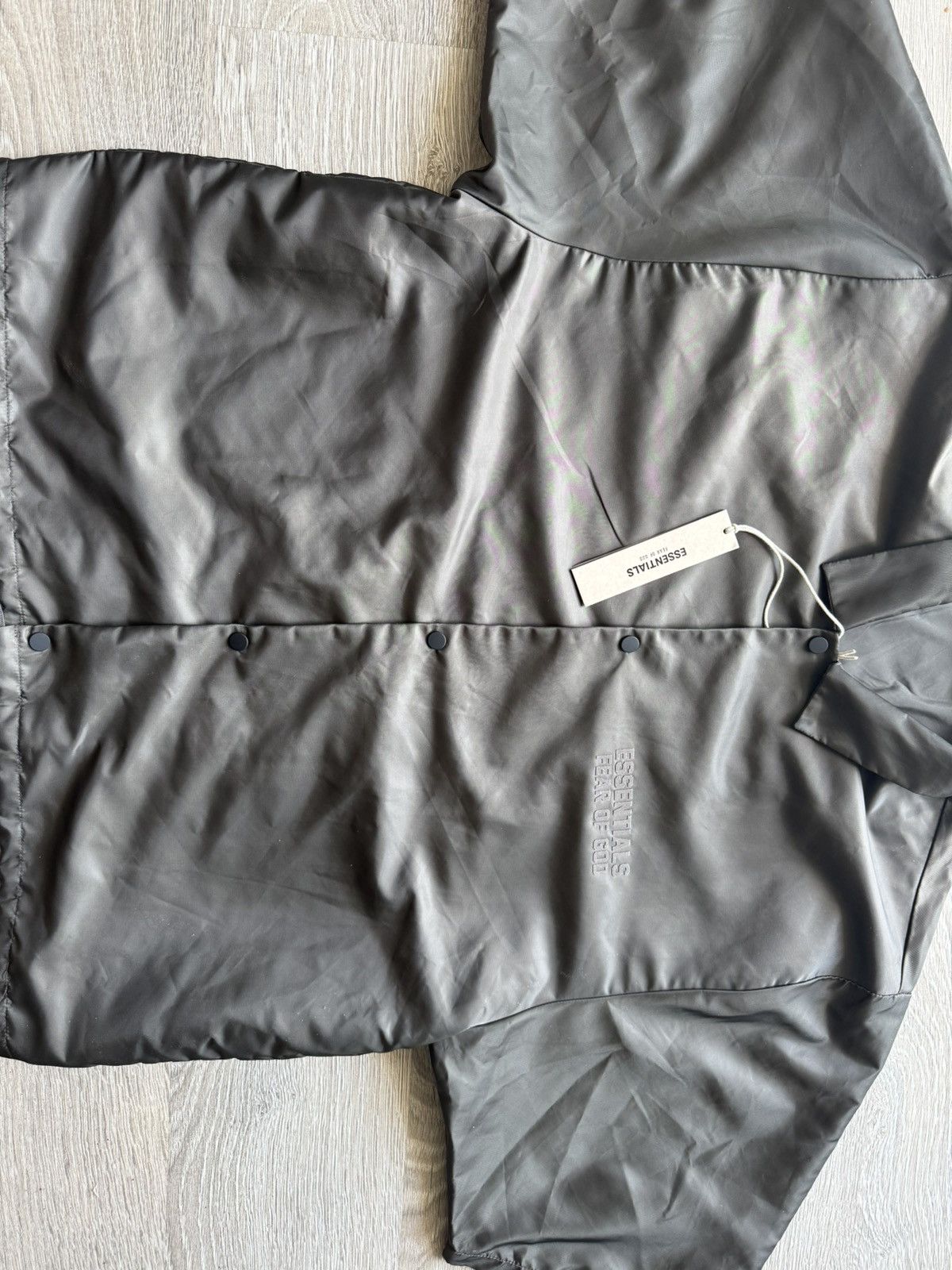 Fear of God Fear of God Essentials Short-Sleeve Nylon Shirt Size US XL / EU 56 / 4 - 2 Thumbnail