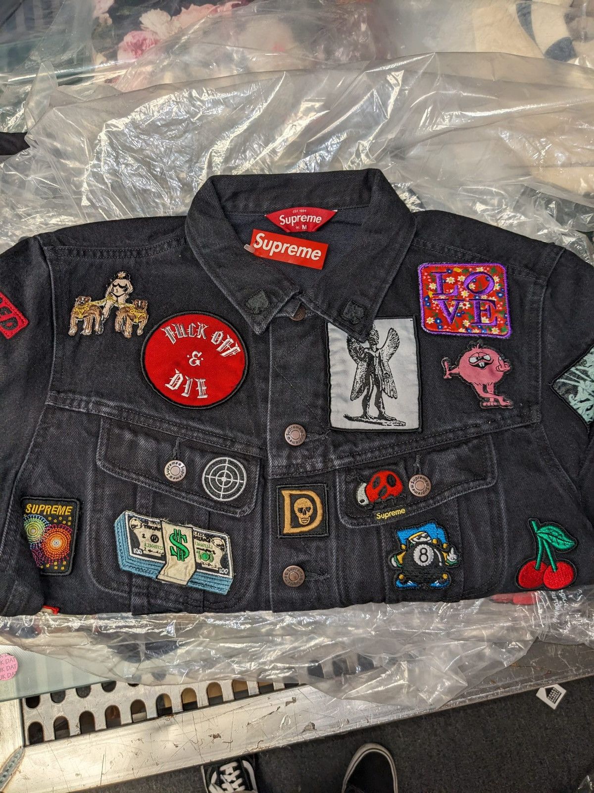 Supreme SS18 SUPREME PATCHES DENIM TRUCKER JACKET BLACK M Size US M / EU 48-50 / 2 - 5 Thumbnail