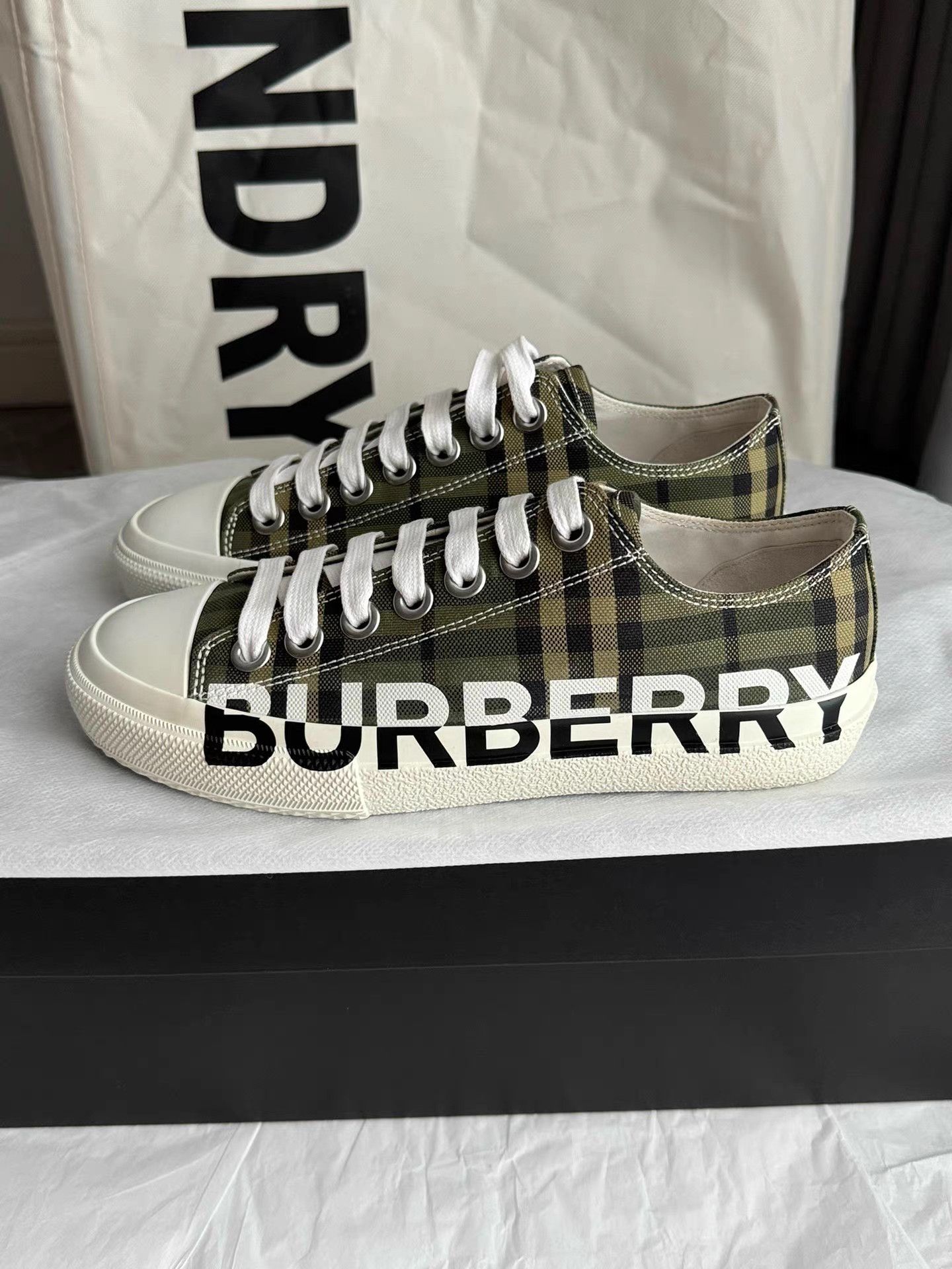 Burberry Burberry Vintage Check Sneakers K6 Size US 5 / IT 35 - 1 Thumbnail