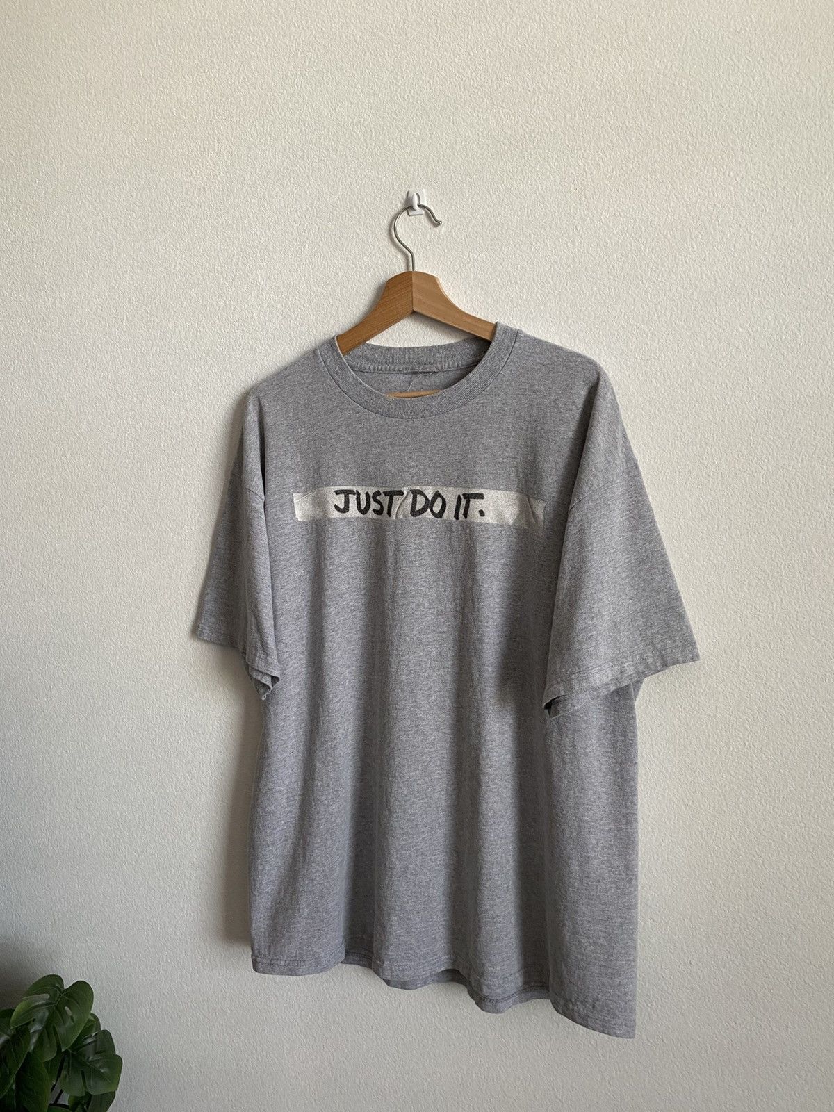 Vintage Nike Just Do It Spell Out Center Logo Tee Size US XL / EU 56 / 4 - 4 Thumbnail