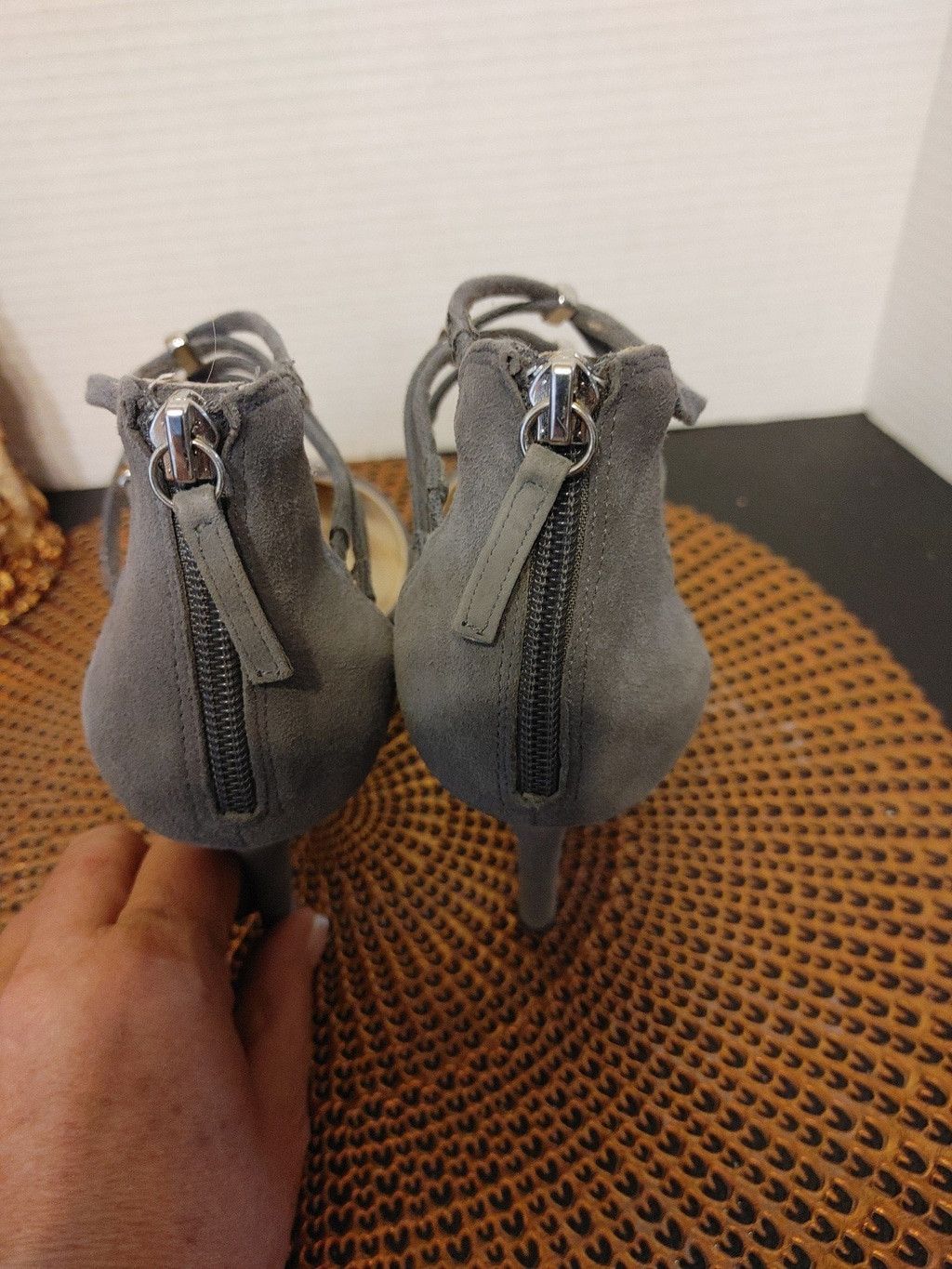 White House Black Market White House Black Market Suede Heels Size 10M Size US 10 / IT 40 - 6 Thumbnail