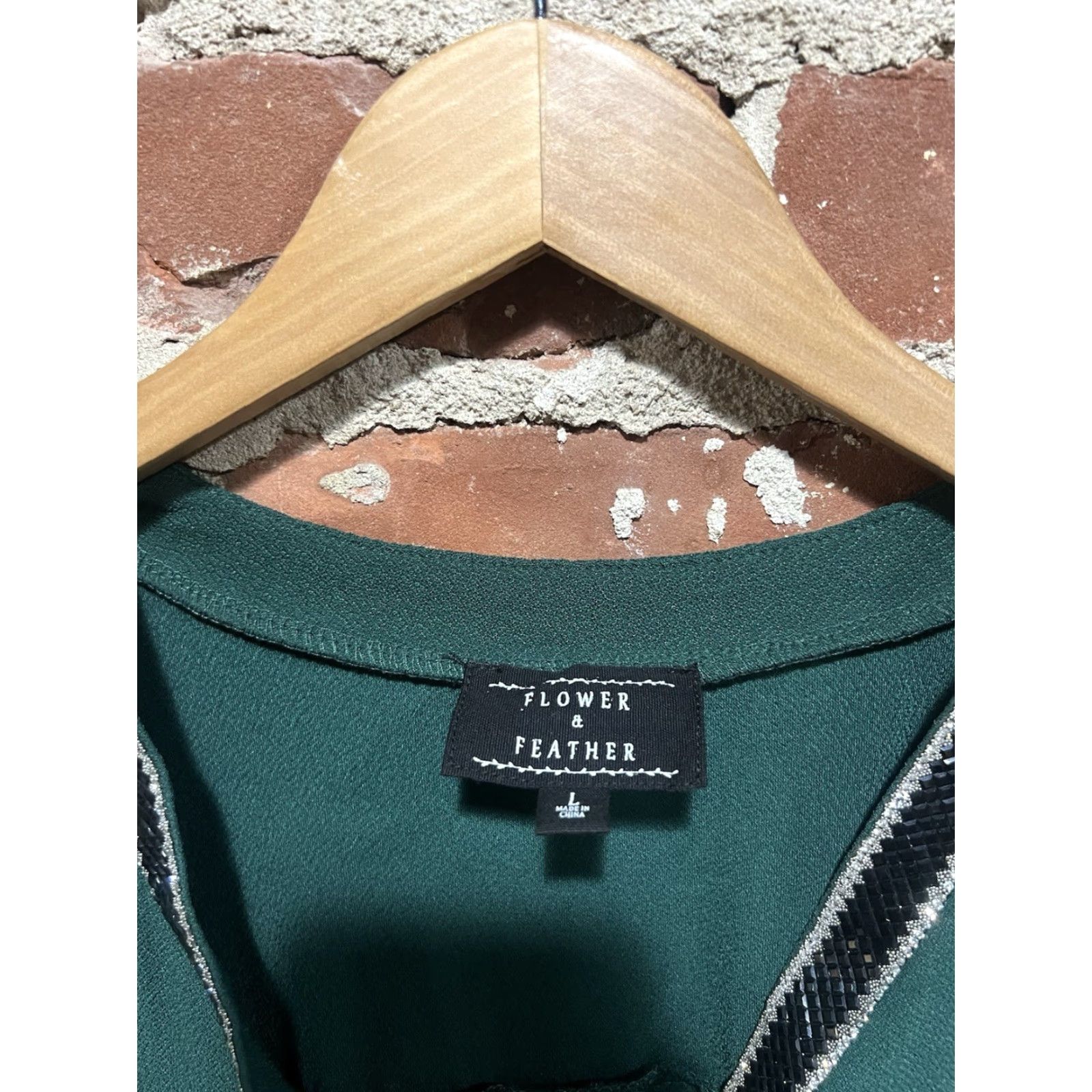 Vintage VINTAGE Flower & Feather Womens Blouse Shirt Green Short Sleeve V-Neck Size L NWT Size L / US 10 / IT 46 - 3 Thumbnail