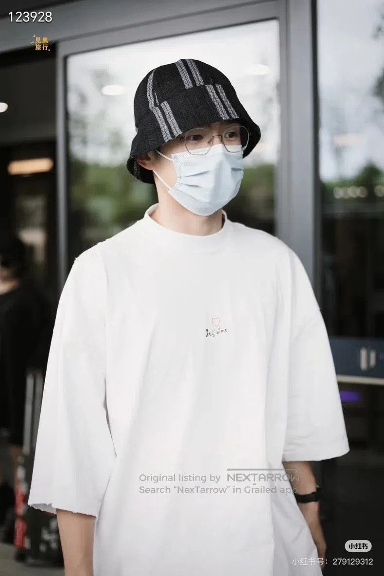 Balenciaga Balenciaga T-Shirt, Size S Size S / US 4 / IT 40 - 7 Thumbnail