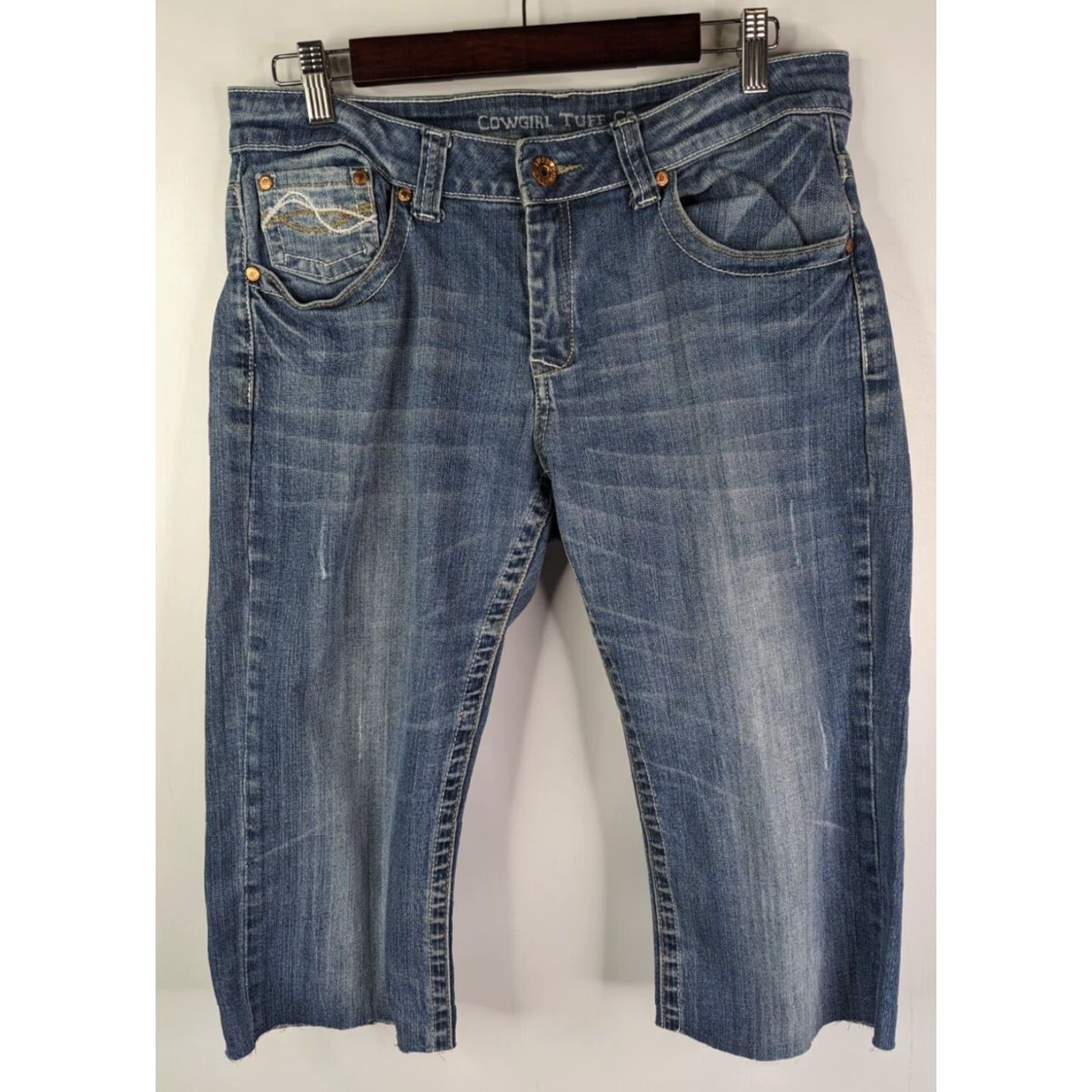 CO Cowgirl Tuff Co Indigo Capri Jeans 32 W Back Embroidered Flap Pocket Denim 5-Pocket Design Womens Jeans Capri Windfall? Size 24" / US 00 / IT 34 - 2 Thumbnail
