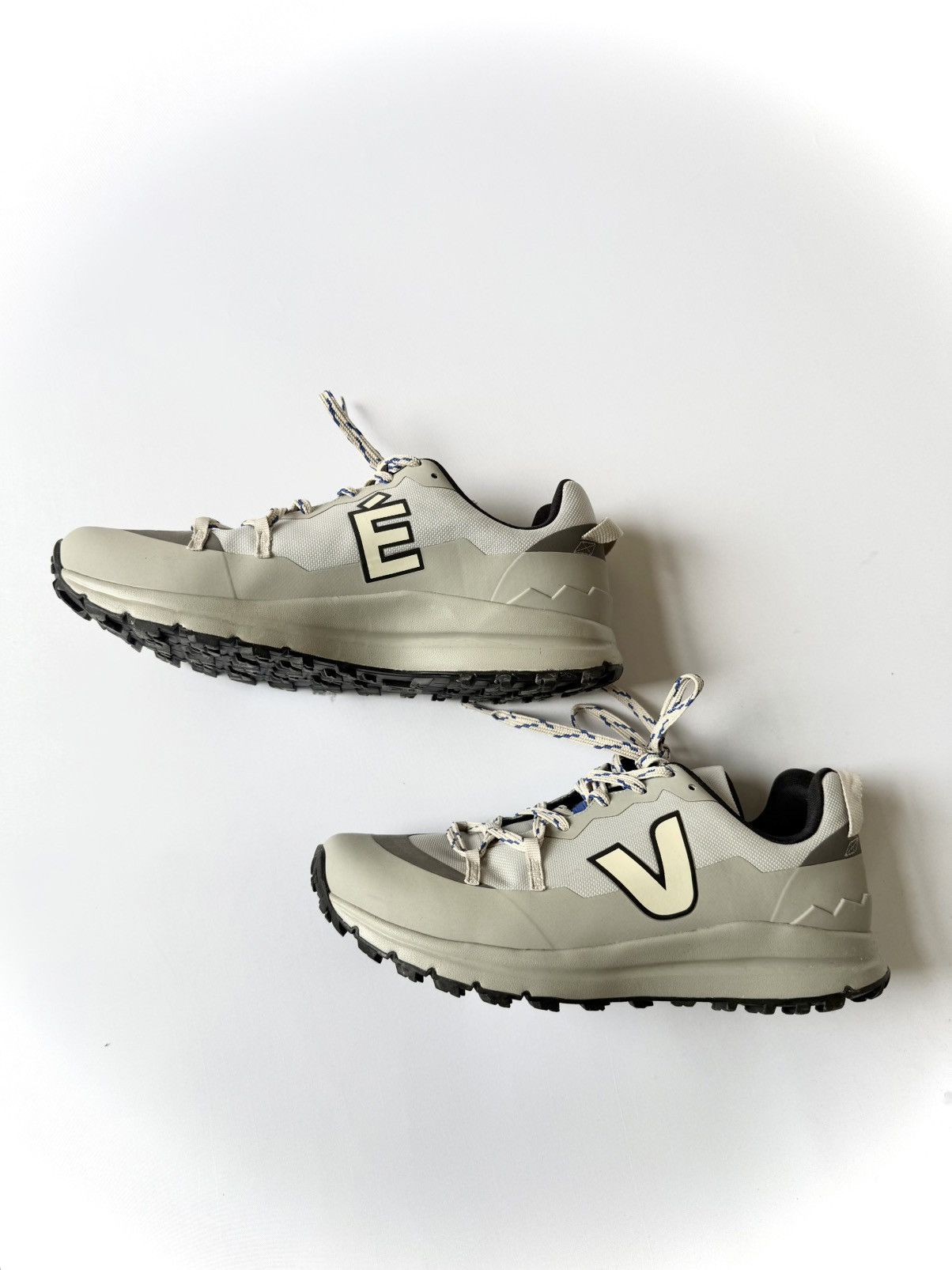 Etudes Etudes x Veja - Shark Size US 10 / EU 43 - 1 Thumbnail