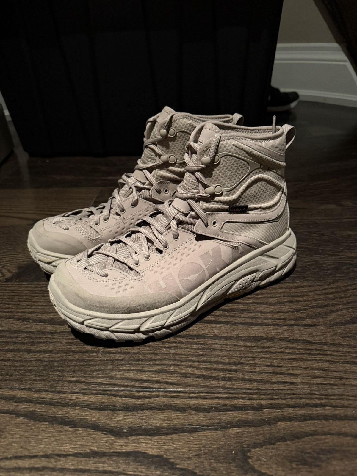 Hoka HOKA ONE ONE Tor Ultra High Size US 10 / EU 43 - 1 Thumbnail