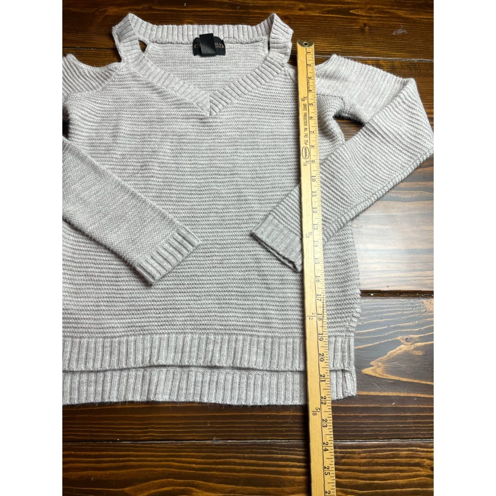 Vintage Absolutely Sweater Women's Size Small? Gray Cold Shoulder Pullover Size S / US 4 / IT 40 - 4 Thumbnail