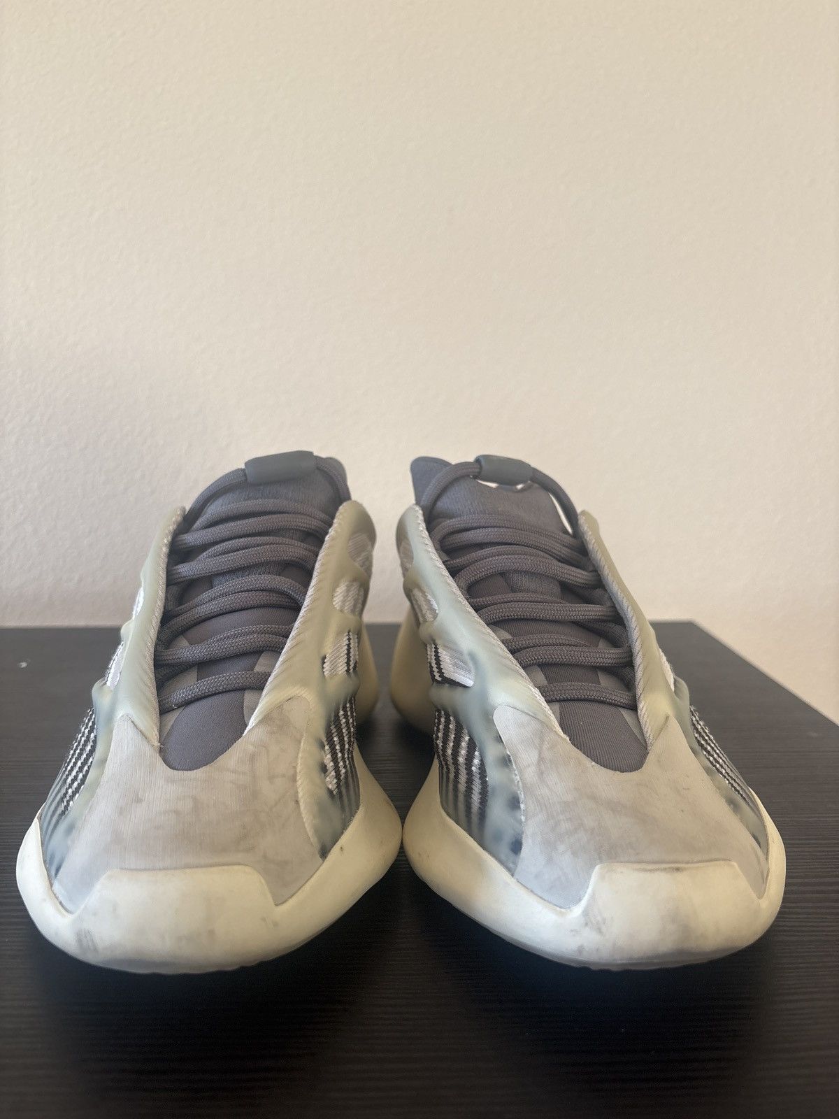 Yeezy Yeezy 700 V3 Fade Salt Size US 6.5 / IT 36.5 - 3 Thumbnail