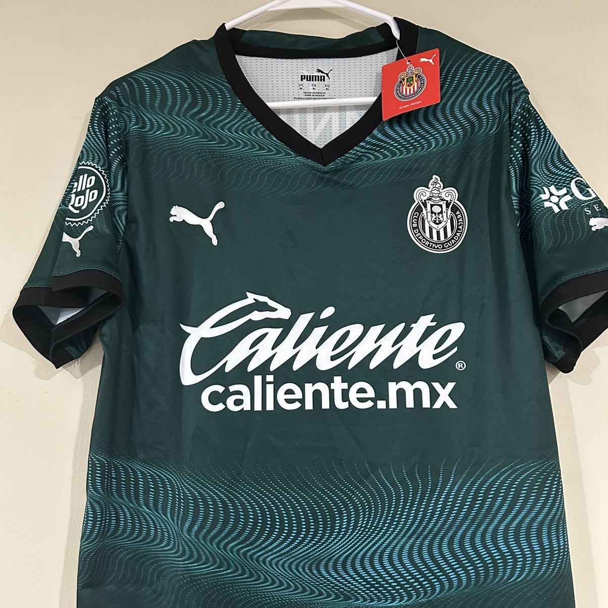 Puma 2024 Chivas Club Deportivo Guadalajara Soccer Jersey Size US M / EU 48-50 / 2 - 3 Thumbnail