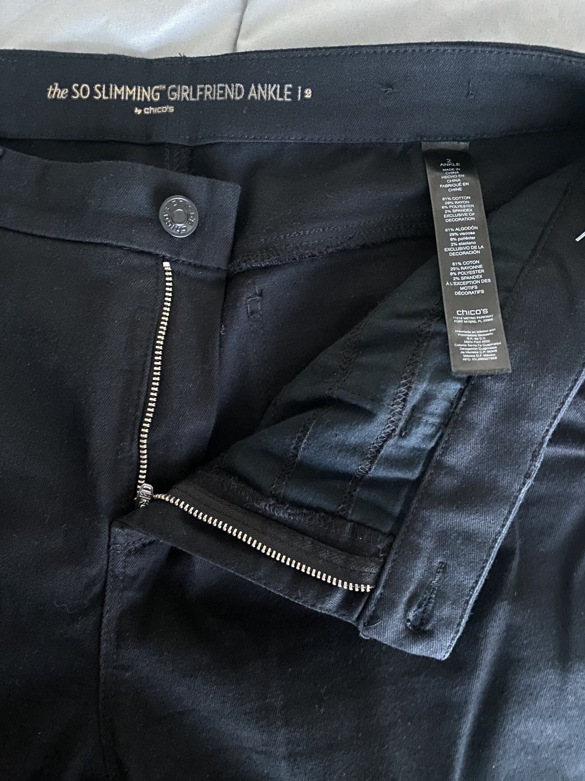 Chicos Chico's Black Charm Girlfriend Ankle Jean Used Size 26" / US 2 / IT 38 - 6 Thumbnail