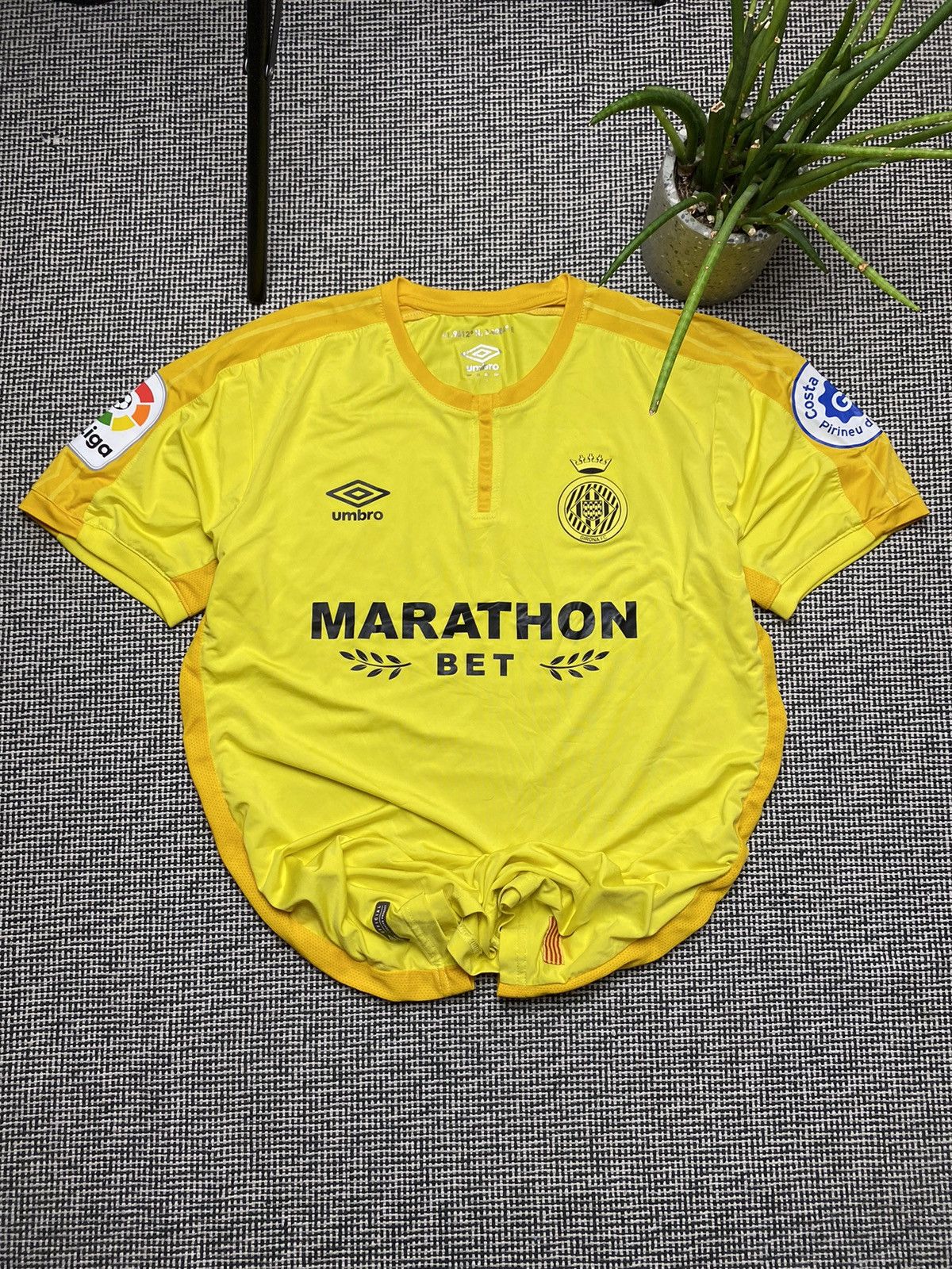 Umbro Girona umbro vintage rare Soccer Jersey Size US L / EU 52-54 / 3 - 1 Thumbnail