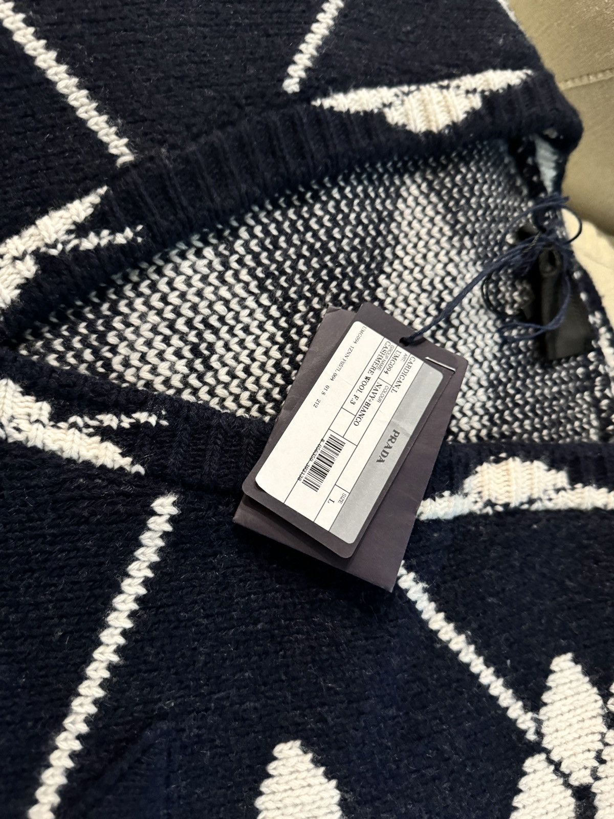 Prada FW21 Cardigan Size US L / EU 52-54 / 3 - 4 Thumbnail