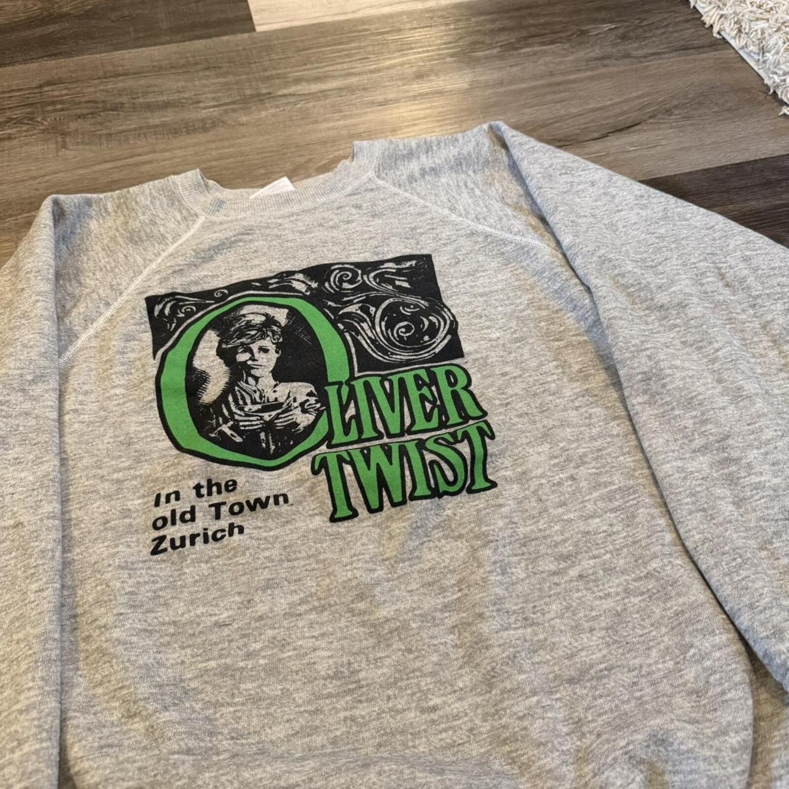 Hanes Vintage Oliver Twist in old town Zurich crewneck sweatshirt Size US XL / EU 56 / 4 - 1 Thumbnail