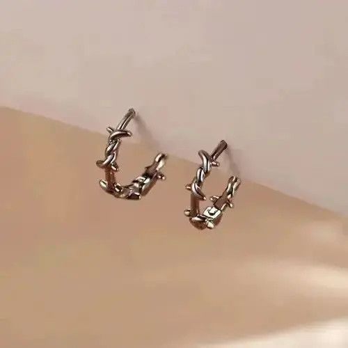 Vintage Gothic Silver Thorns Hoops Earring (1 pair) Size ONE SIZE - 8 Thumbnail