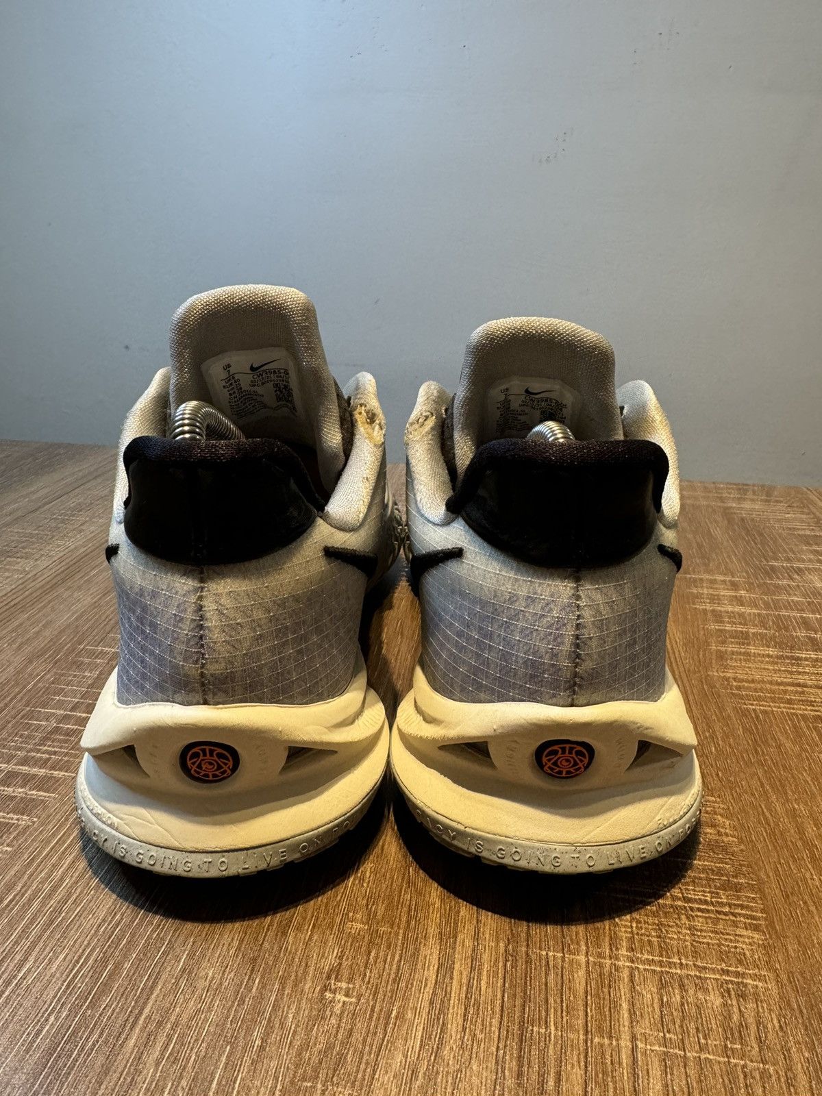 Nike Nike Kyrie 4 Low Size 7 Gray Fog Athletic Basketball Shoes Size US 7 / EU 40 - 4 Thumbnail