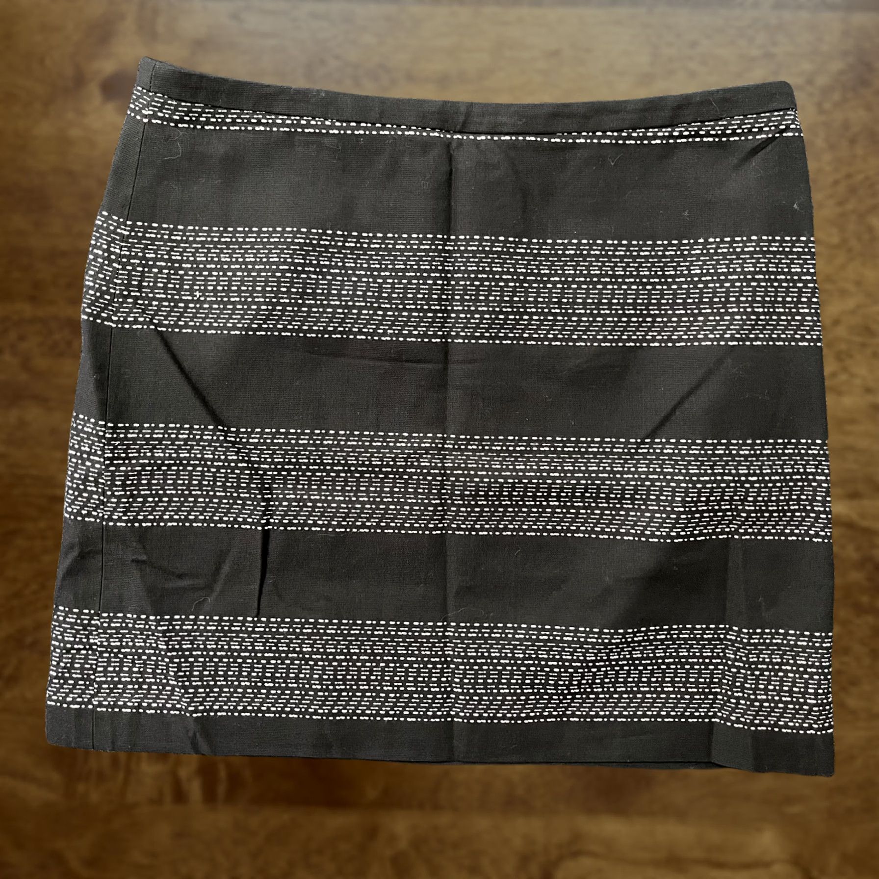 Loft LOFT Skirt Women 10 Black White Striped Mini Pencil Office Career Dressy Chic Size 32" / US 10 / IT 46 - 1 Thumbnail