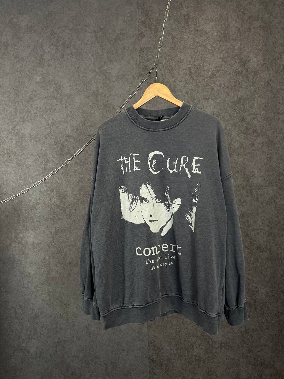 Band Tees The Cure rock band sweatshirt Size US M / EU 48-50 / 2 - 1 Thumbnail