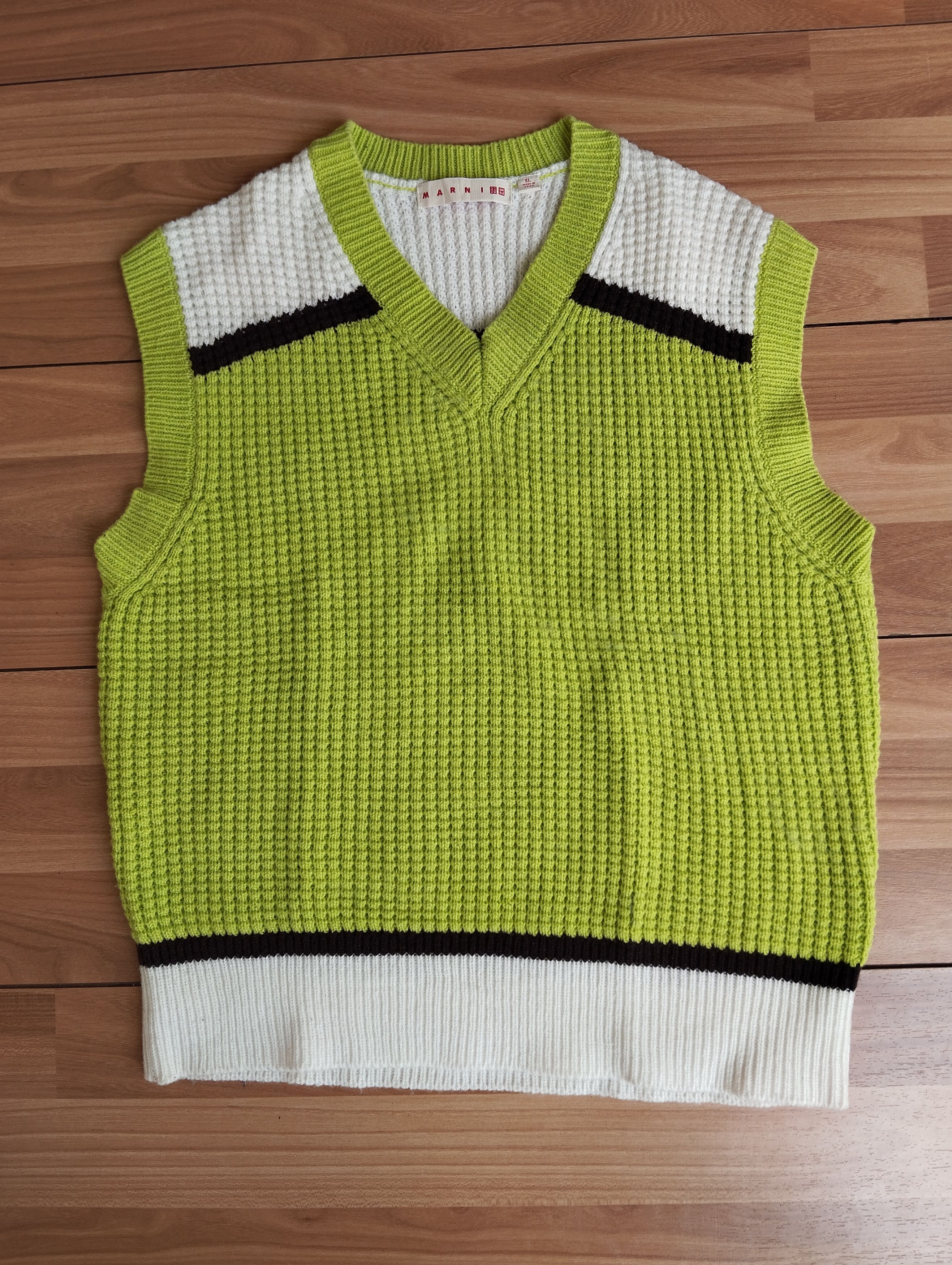 Marni × Uniqlo Uniqlo X Marni Vest Size XL / US 12-14 / IT 48-50 - 1 Thumbnail