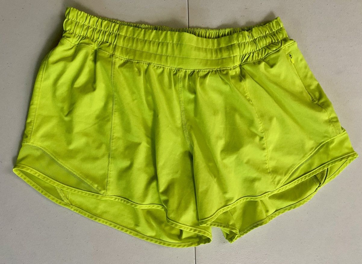 Lululemon Hotty Hot High-Rise Short 4" Lined Highlight Yellow 10 VGC Size 32" / US 10 / IT 46 - 3 Thumbnail