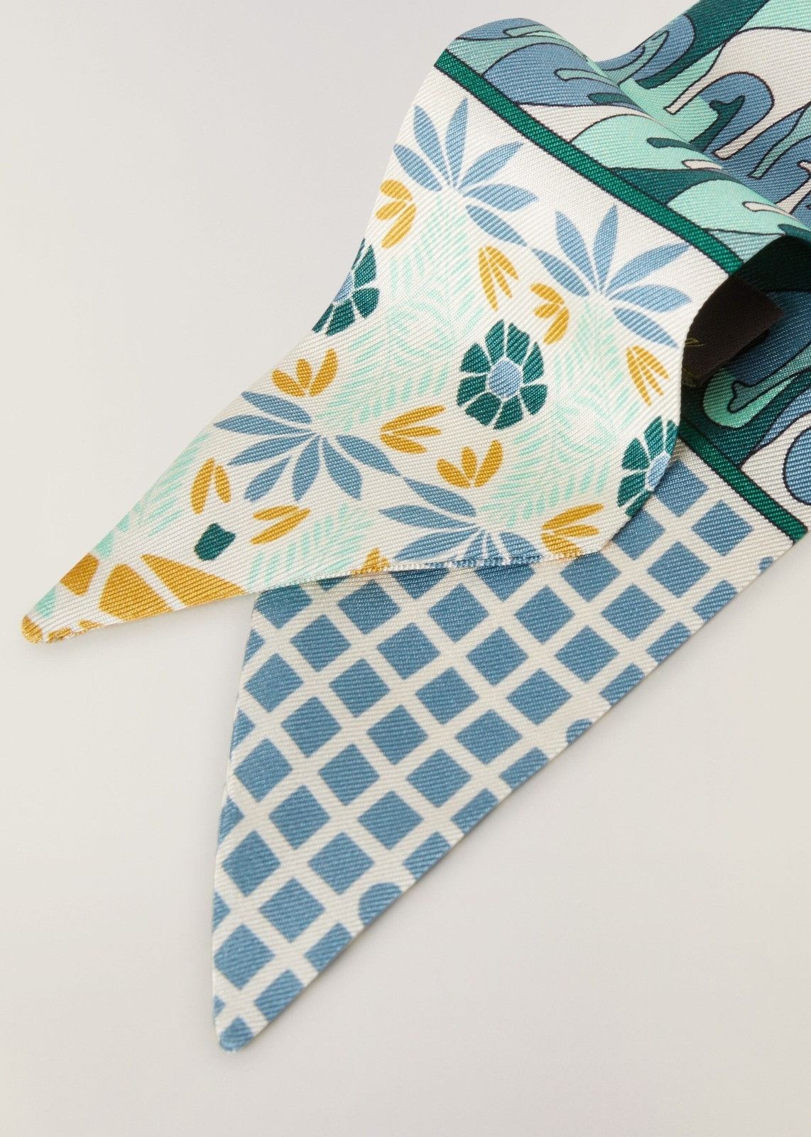 Loro Piana o1srvl11e0824 Size: OS / Regina Neck Scarf in Multicolor Size ONE SIZE - 3 Thumbnail