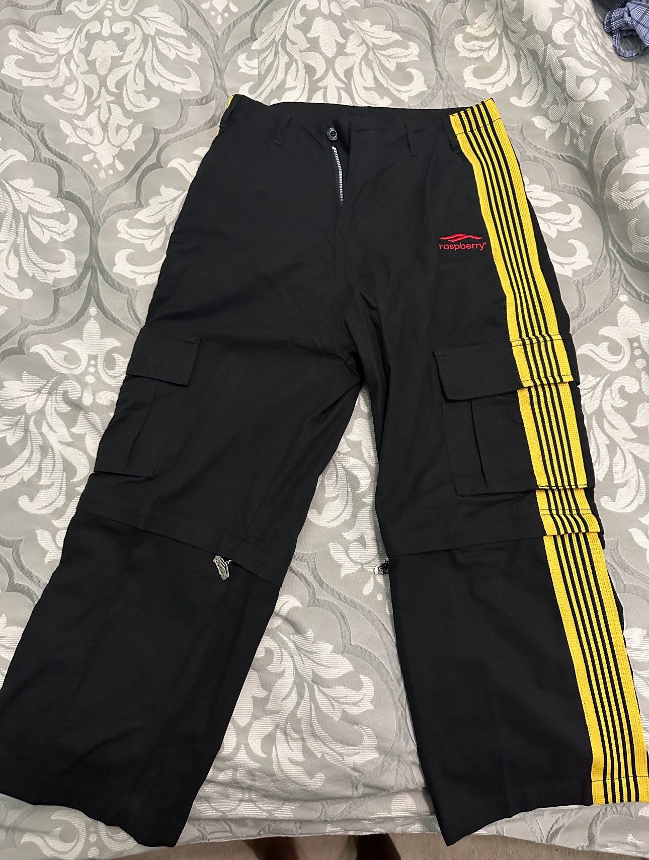 Vintage GV (Gold/Vintage) Gallery Raspberry Convertible Cargo Pants Size US 32 / EU 48 - 1 Thumbnail