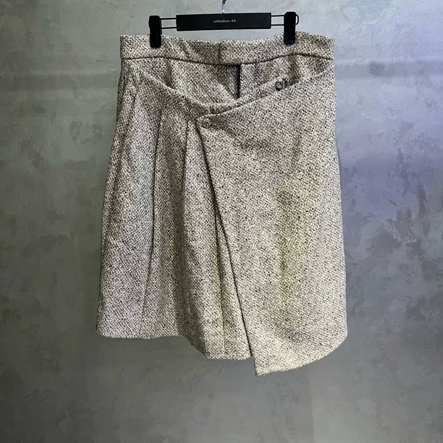 Dior Dior Solid Front Pleated Casual Shorts Size US 26 / EU 42 - 1 Thumbnail