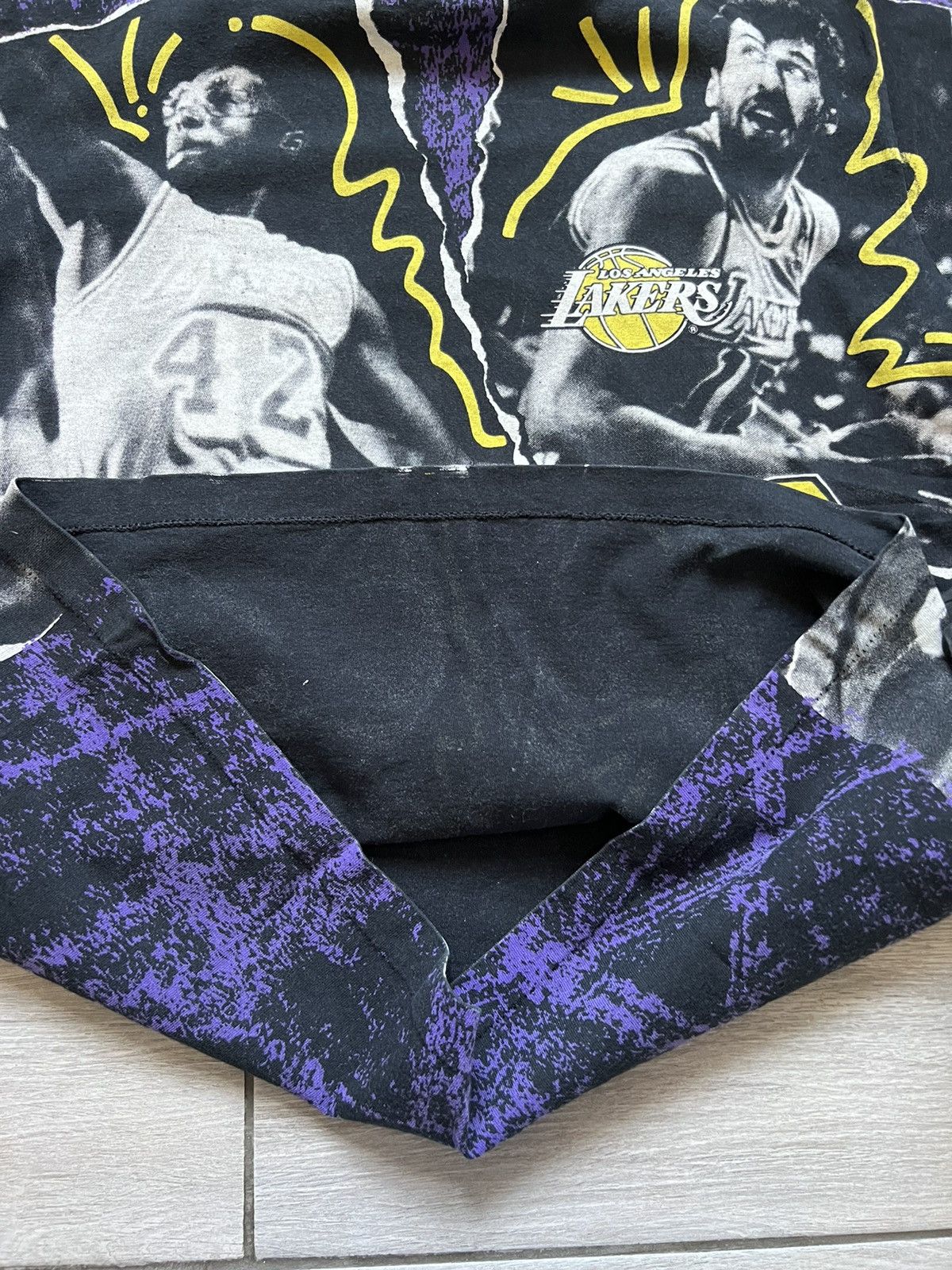 NBA Vintage Lakers Los Angeles NBA All Over Print T-shirt 90’s Size US M / EU 48-50 / 2 - 6 Thumbnail