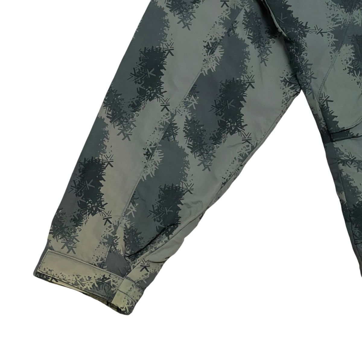 Karrimor Vtg Karrimor Camouflage Hooded Gorpcore WindbreakerJacket Size US XL / EU 56 / 4 - 9 Thumbnail