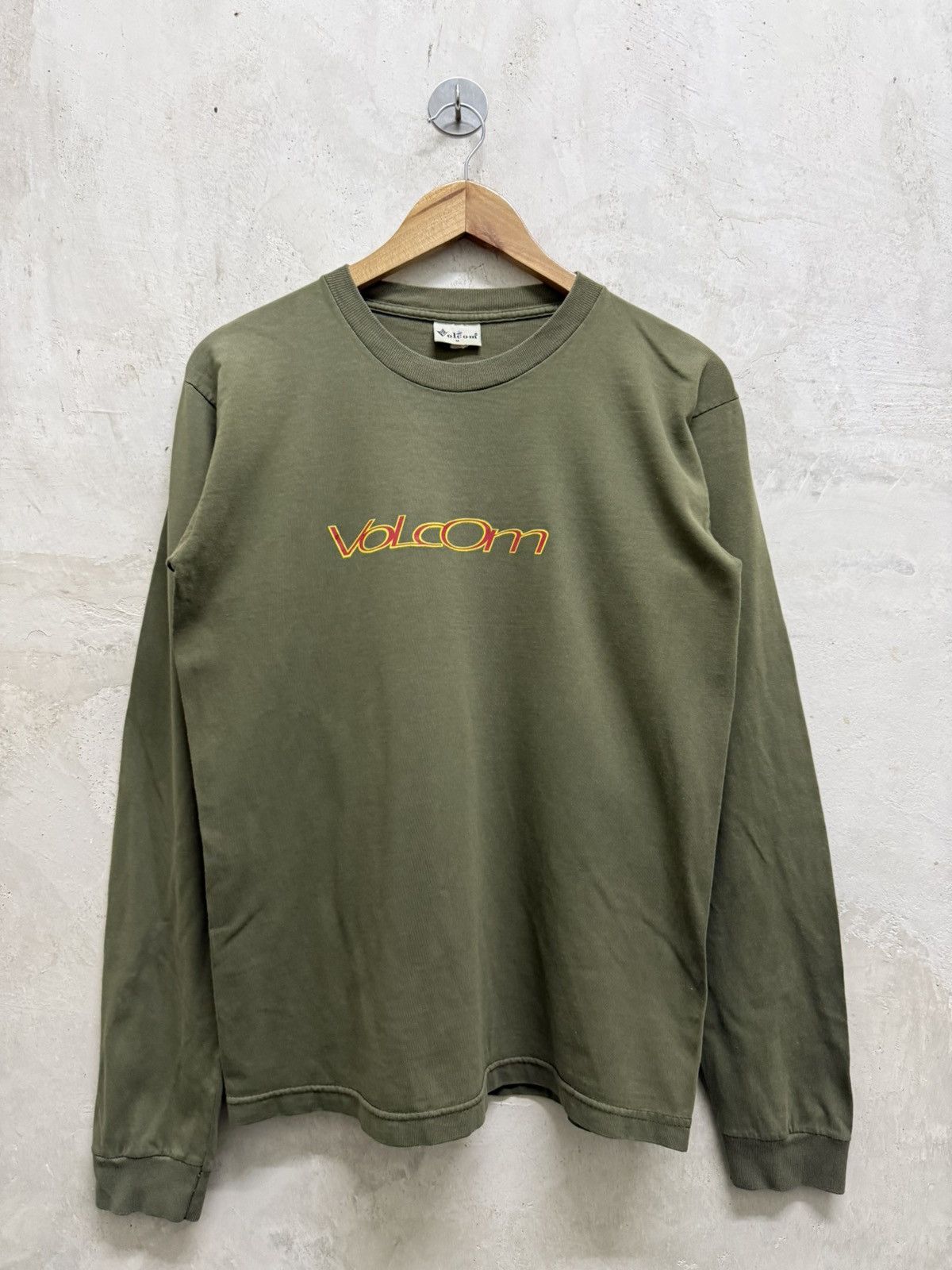 Vintage Vintage 90s Volcom OG Logo Longsleeve Tshirt Size US S / EU 44-46 / 1 - 1 Thumbnail