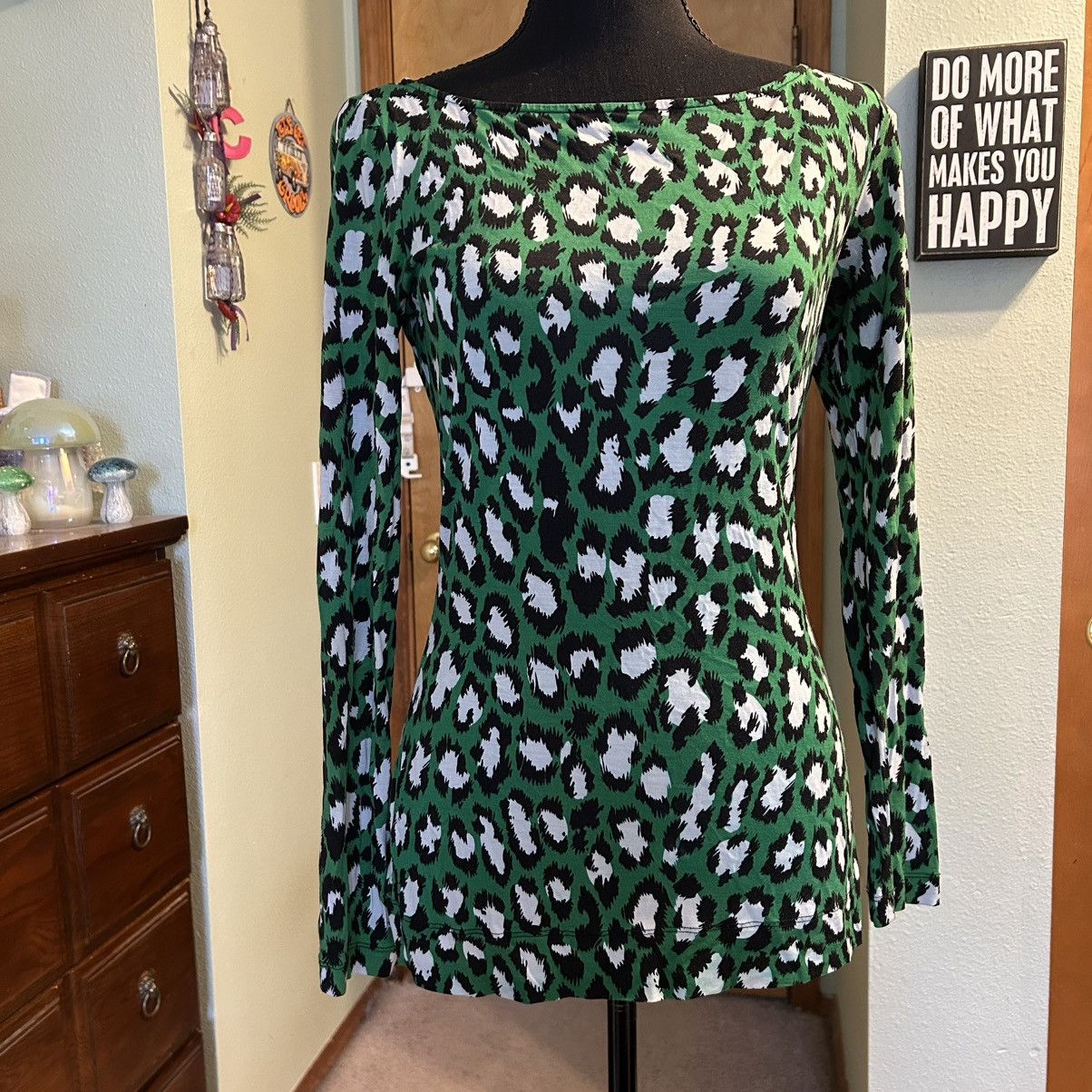 Diane von Furstenberg Diane Von Fustenberg green leopard print LS silk blend M Size M / US 6-8 / IT 42-44 - 1 Thumbnail