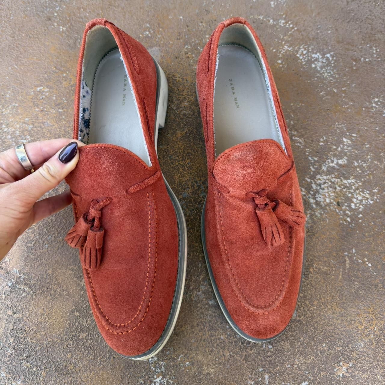 Zara men’s Orange suede loafers with tassels sz 8