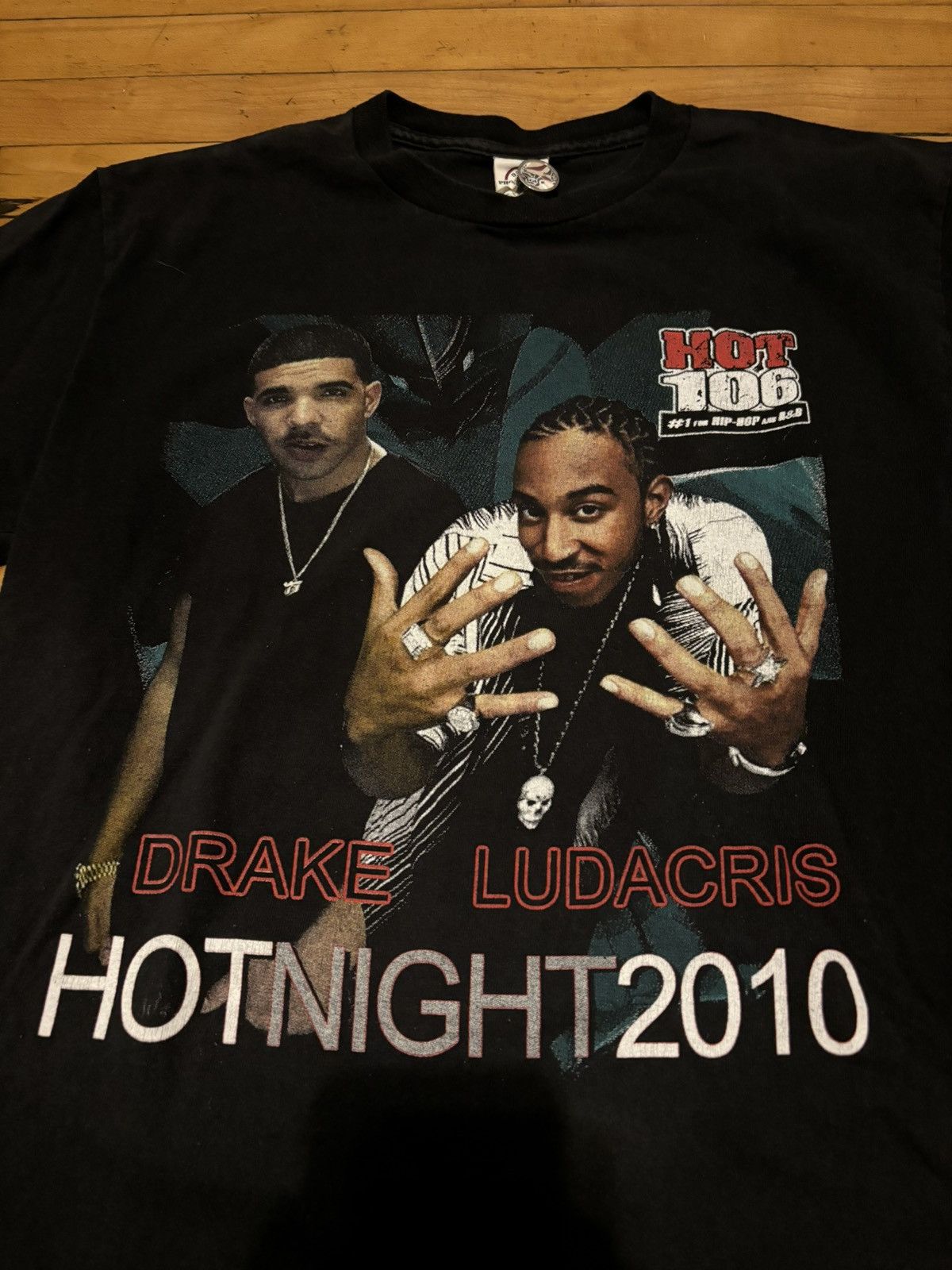 Rap Tees × Vintage Vtg 2010 Rap Tee Hot Night Tour Concert T-shirt Size US M / EU 48-50 / 2 - 2 Thumbnail