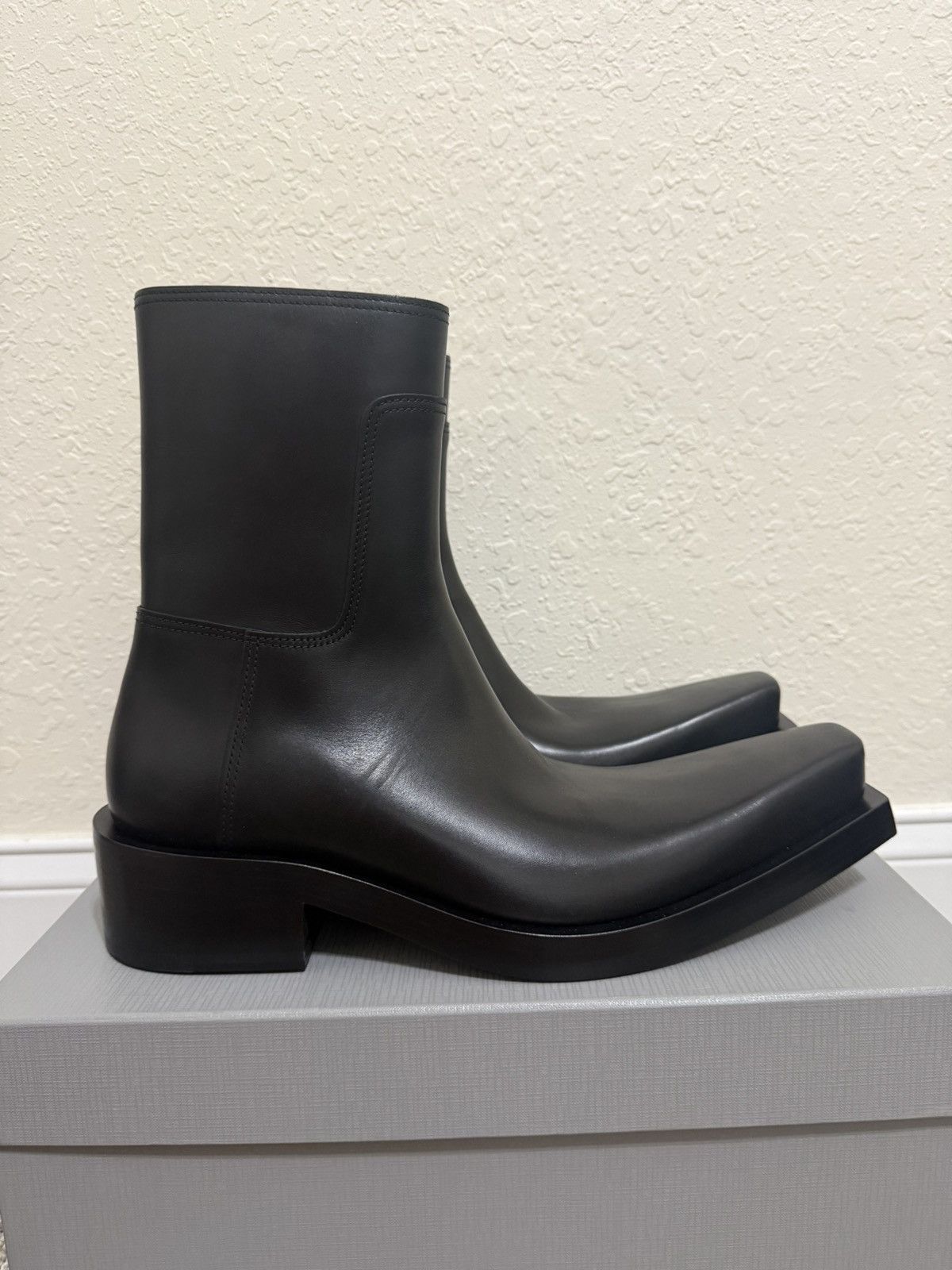 Balenciaga New Balenciaga Santiago Bootie Size US 11 / EU 44 - 1 Thumbnail