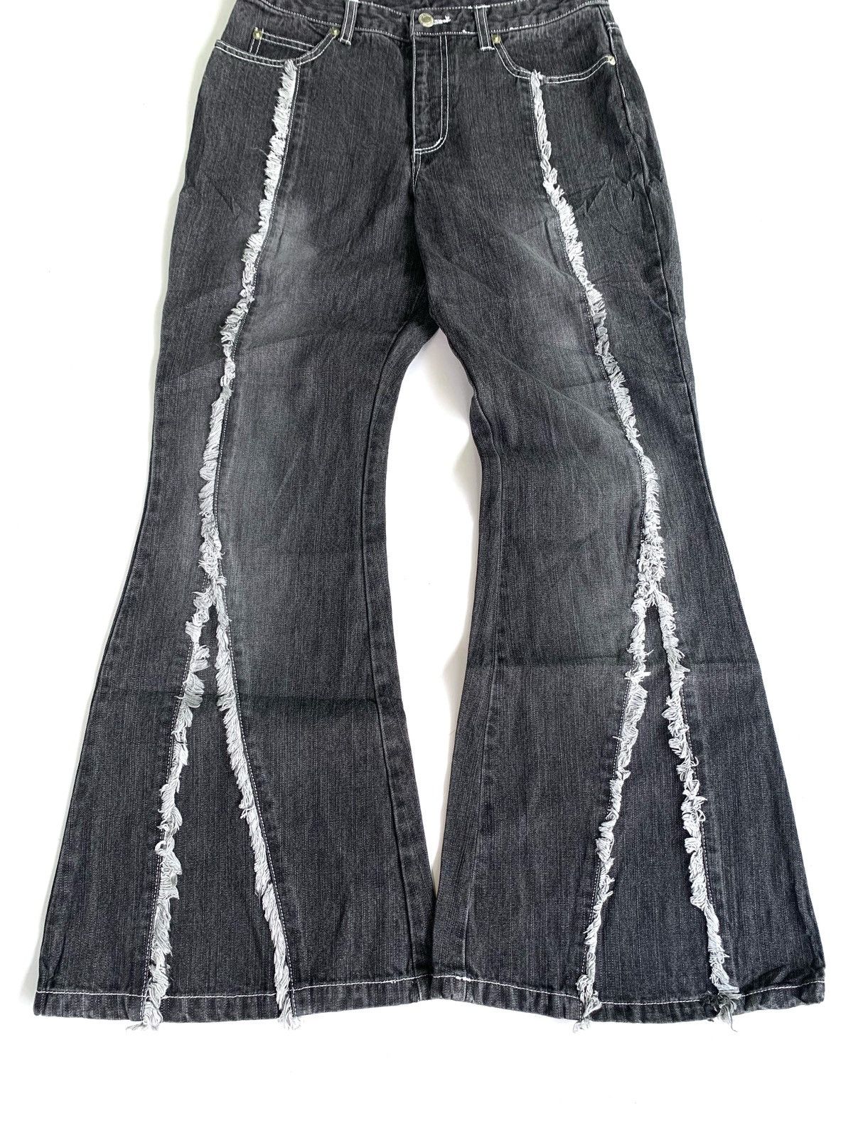 If Six Was Nine × Japanese Brand × Le Grande Bleu (L.G.B.) 2000s Japanese Brand Frayed-seam Super Flared Jeans Size US 30 / EU 46 - 3 Thumbnail