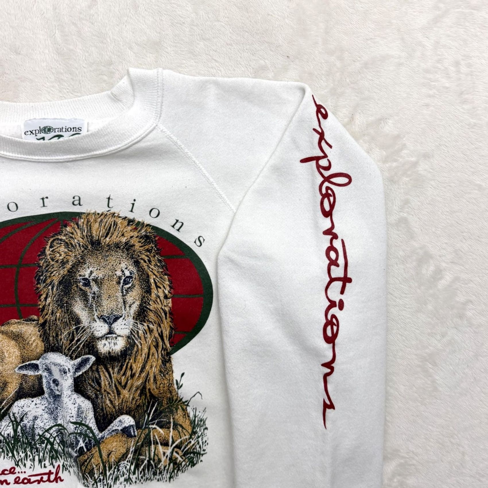 Vintage VINTAGE Explorations Peace On Earth Sweatshirt Mens XL White Graphic Print Christmas Animals Lion Lamb Size US XL / EU 56 / 4 - 4 Thumbnail