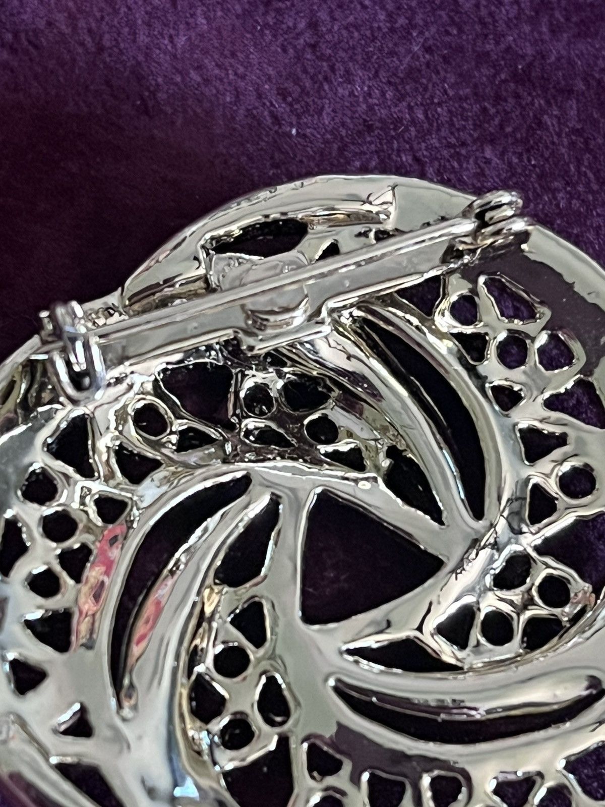 Other Vintage Gerry's gold-Tone Triple Swirl Filigree Brooch Size ONE SIZE - 3 Thumbnail