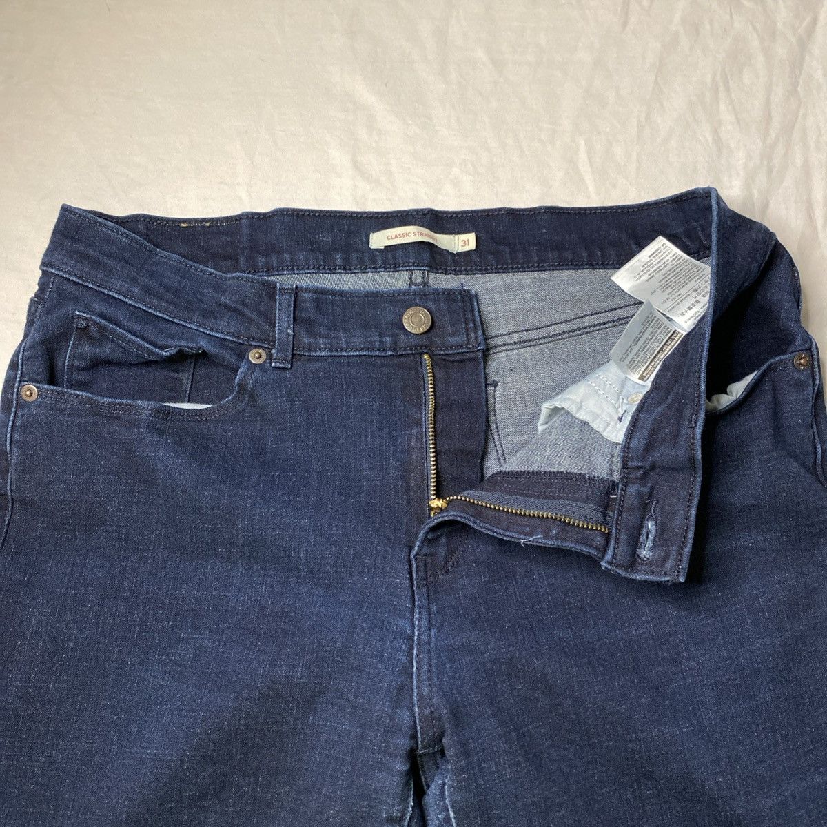 Levi's Levi's Dark Wash Denim Womens Jeans Straight Sz 12 31x30 EUC Size 31" - 9 Thumbnail