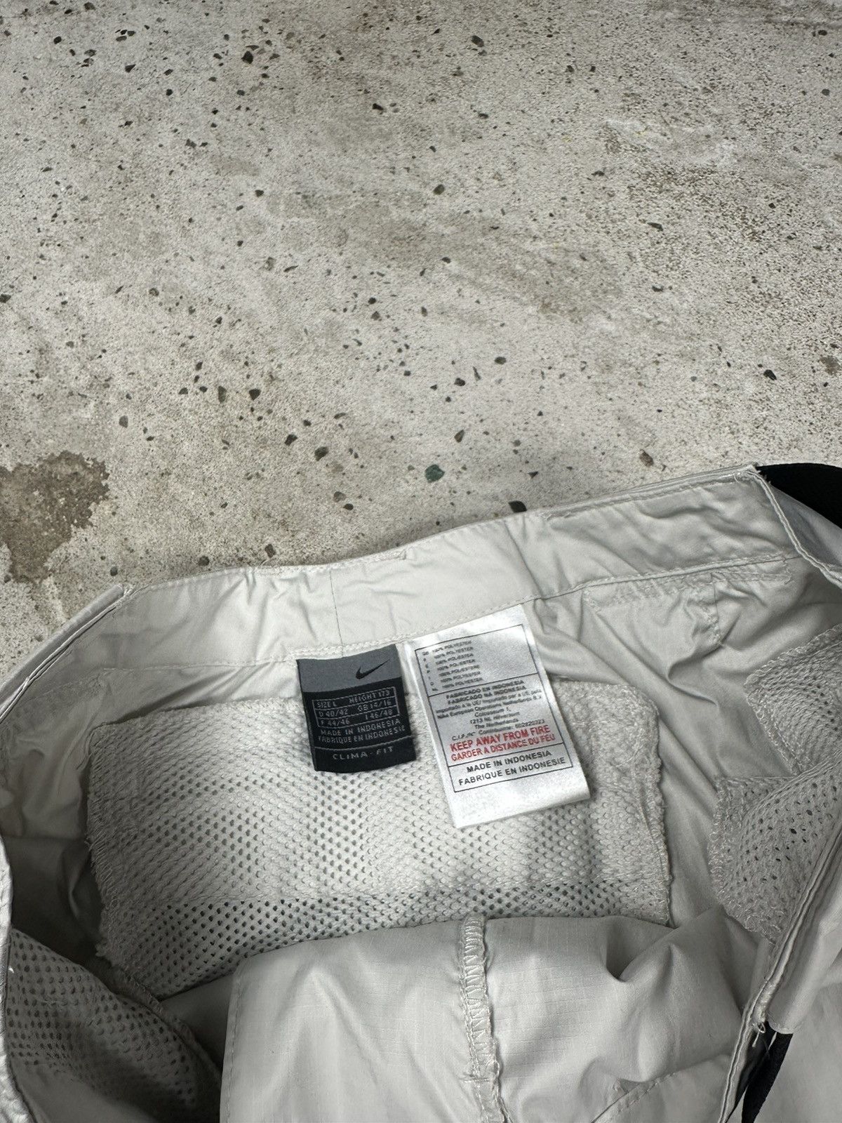 Nike × Vintage Vintage Y2K Nike Cargo Track Hiking Grey White Pants Size US 30 / EU 46 - 8 Thumbnail
