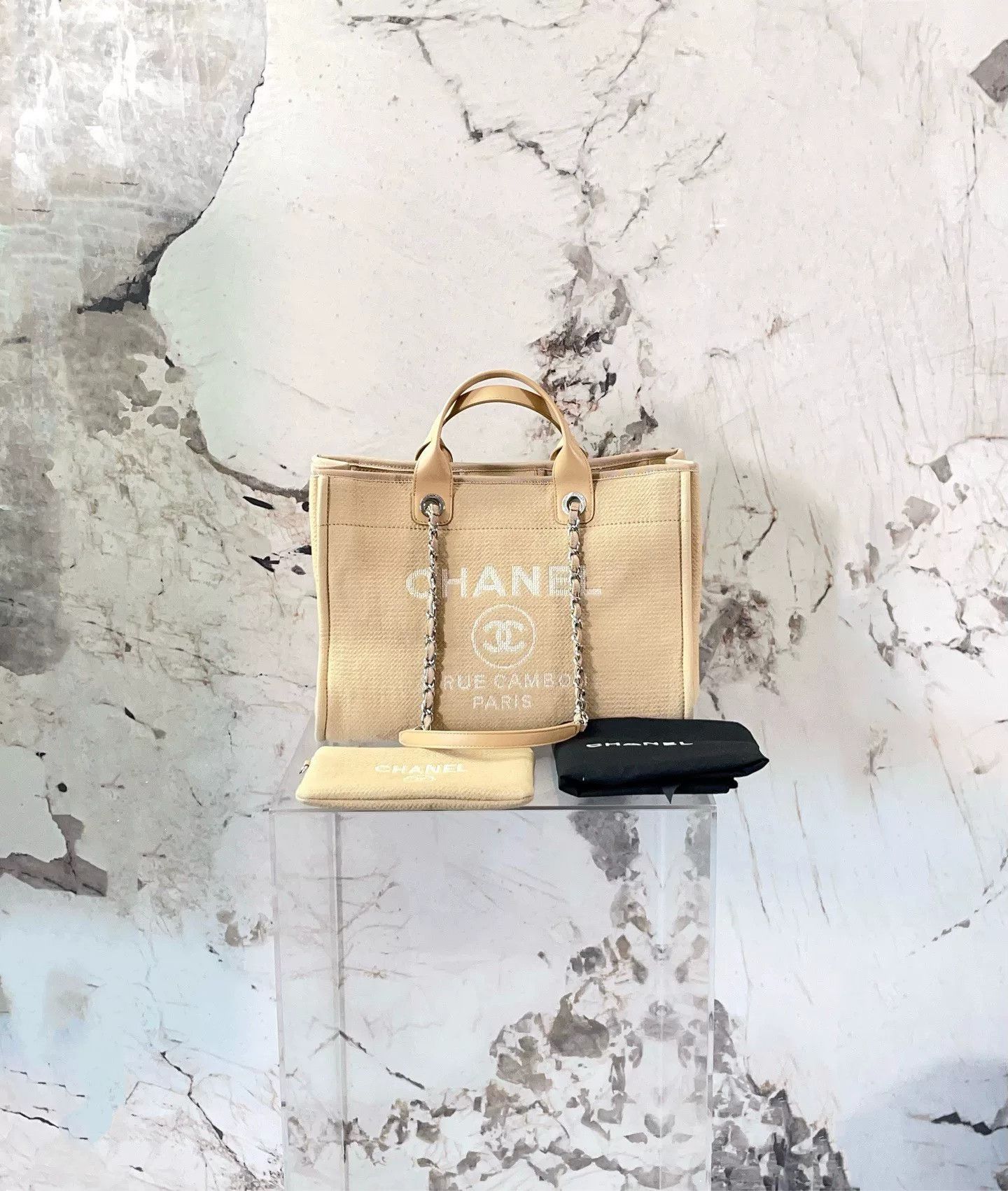 Chanel Pre-loved Bag Very good condition Size ONE SIZE - 1 Thumbnail
