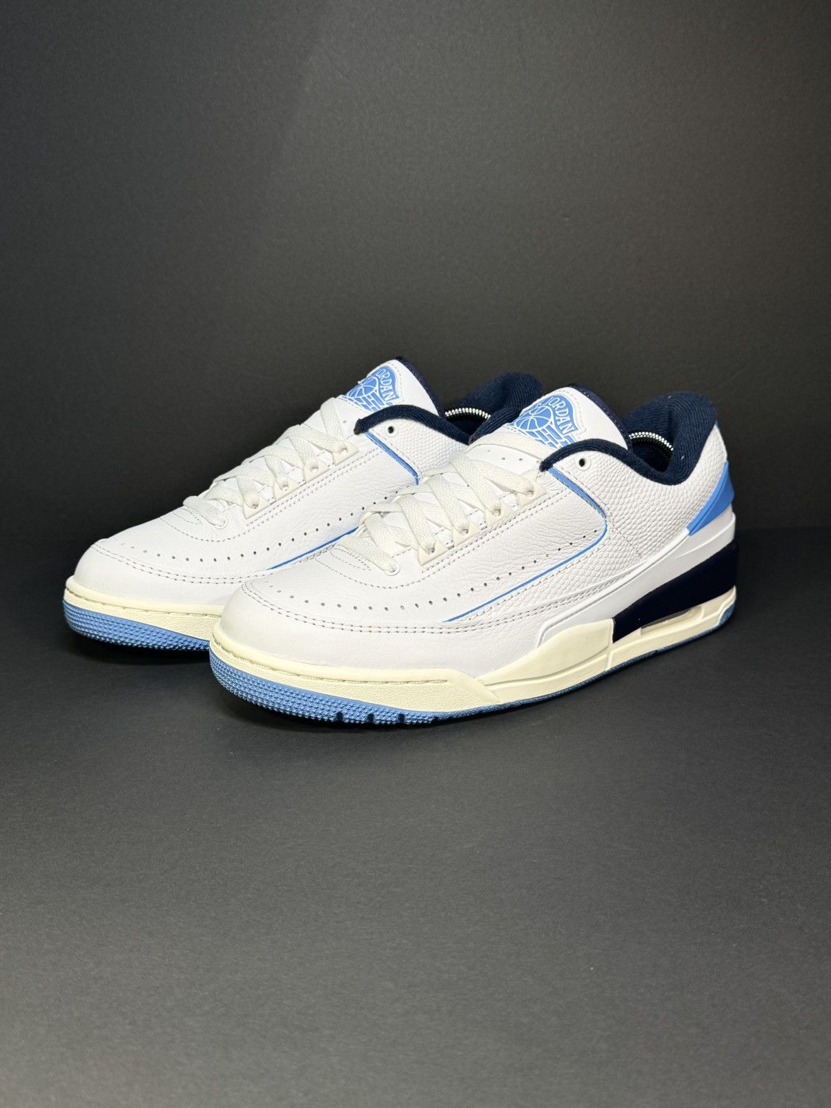 Jordan Brand Air Jordan Retro 2/3 UNC Universal Blue/White Size US 9.5 / EU 42-43 - 2 Thumbnail