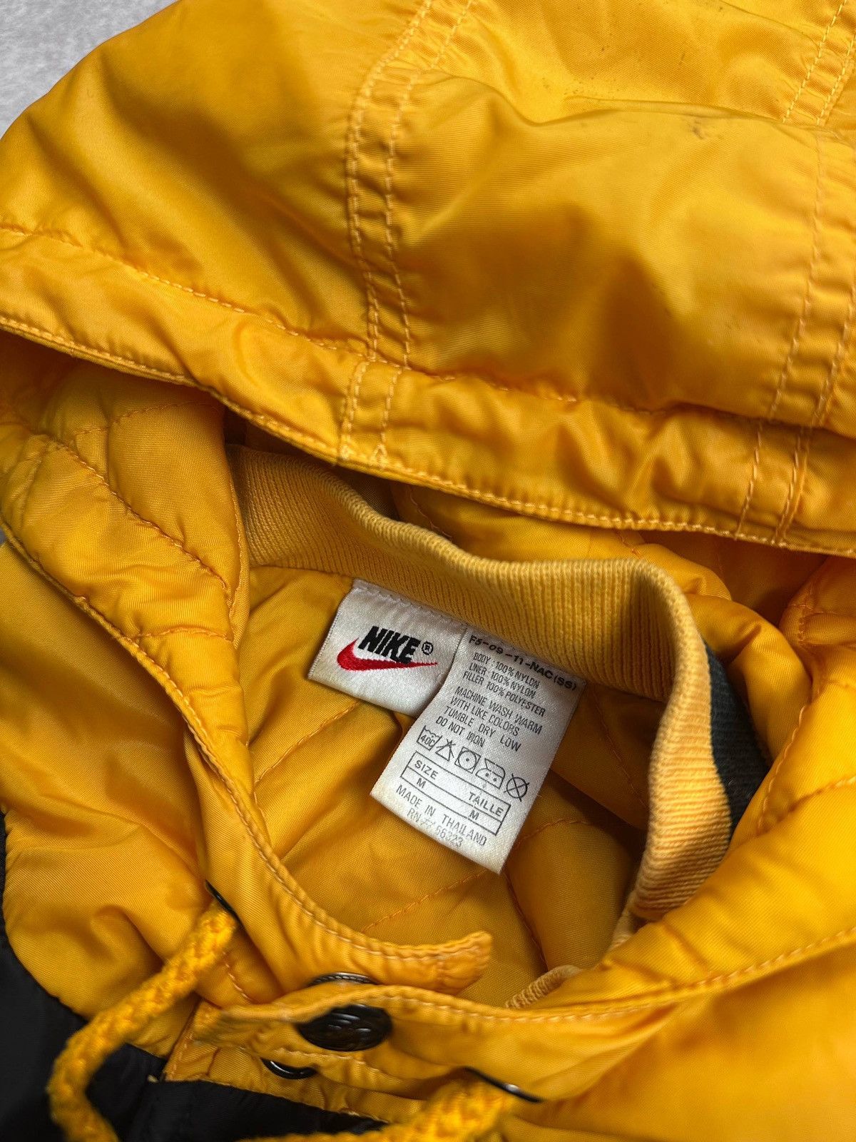 Nike Vintage Nike Big Swoosh Y2K Bomber Jacket M Size US M / EU 48-50 / 2 - 8 Thumbnail