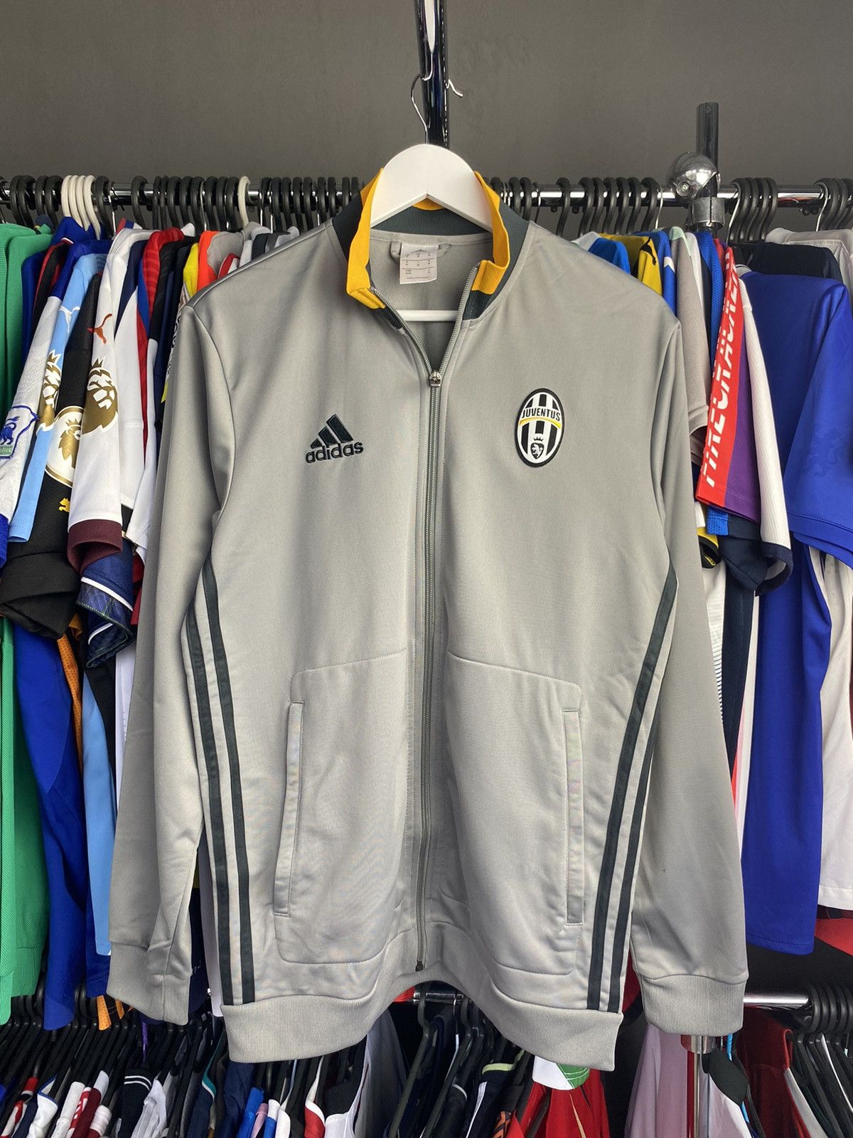 Adidas 2016/17 ADIDAS JUVENTUS TRACK SOCCER JACKET Size US M / EU 48-50 / 2 - 1 Thumbnail