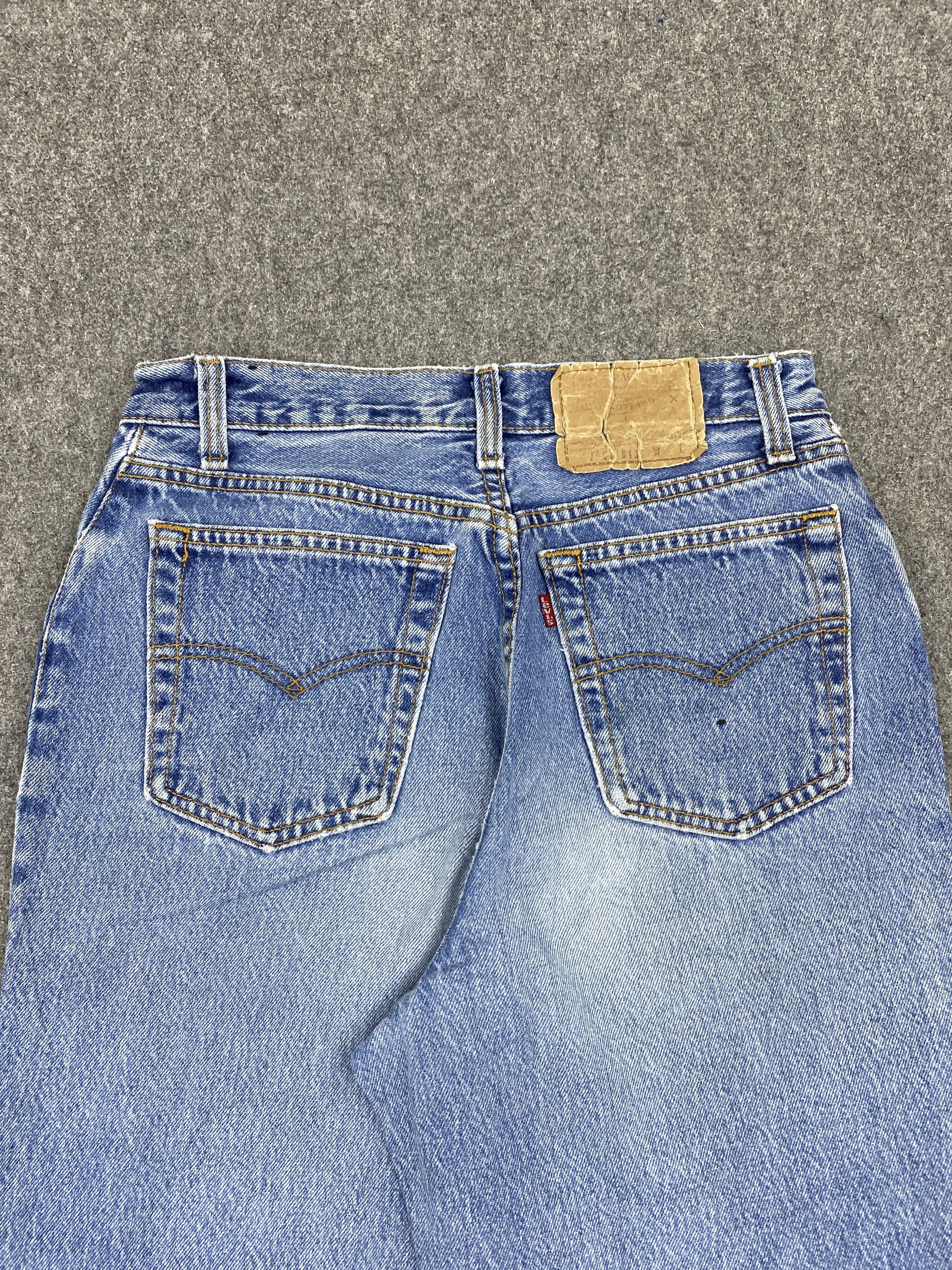 Levi's Vintage Levis 501 Lightwash Blue Jeans DP2750 Size US 28 / EU 44 - 4 Thumbnail
