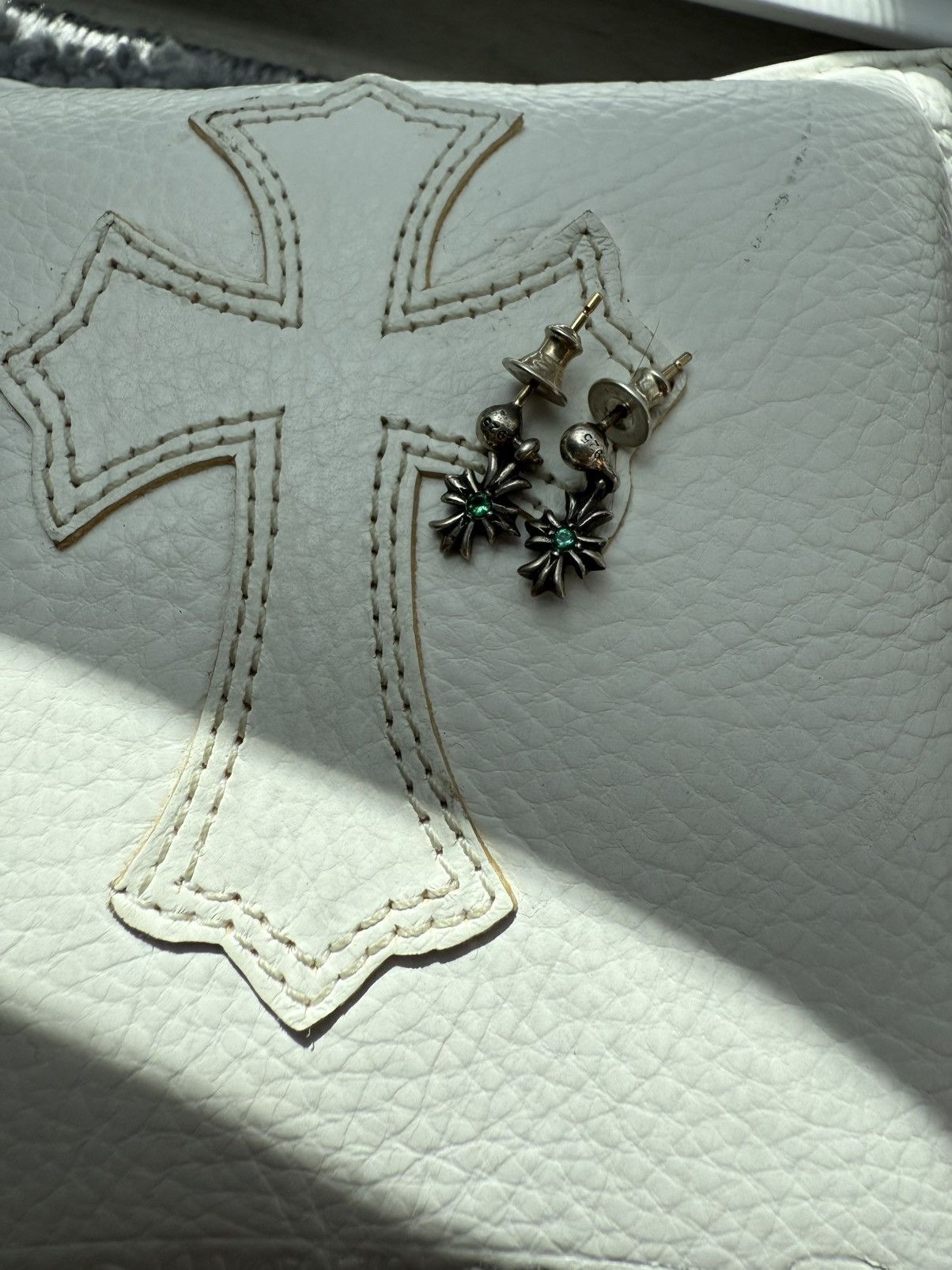 希少品◆CHROME HEARTS◆TINY E DANGLE EMERALD EARRINGS Tiny E Dangle Emerald Earrings