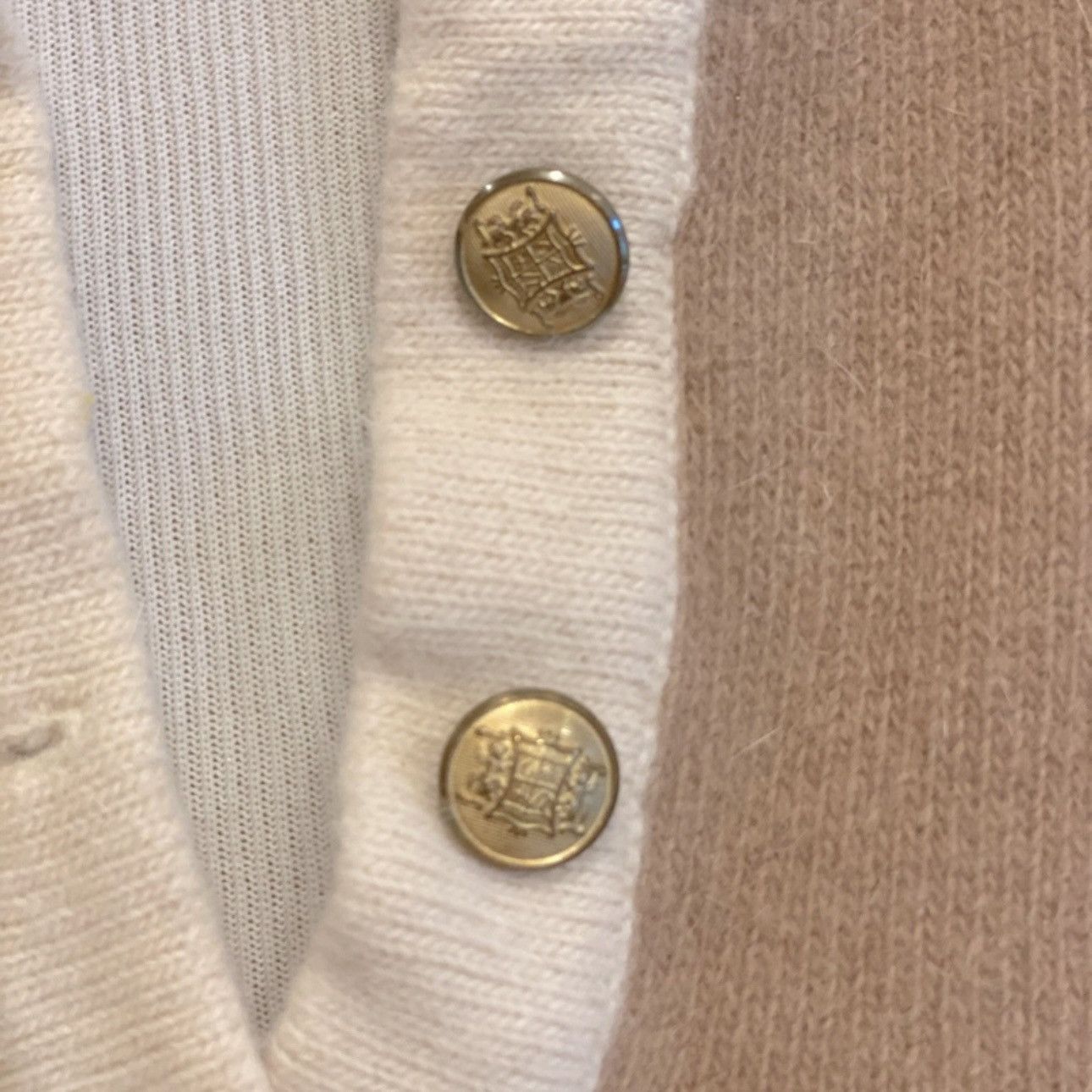 Vintage Vintage Wool Sweater Henley Vneck Tan Cream L Size L / US 10 / IT 46 - 7 Thumbnail