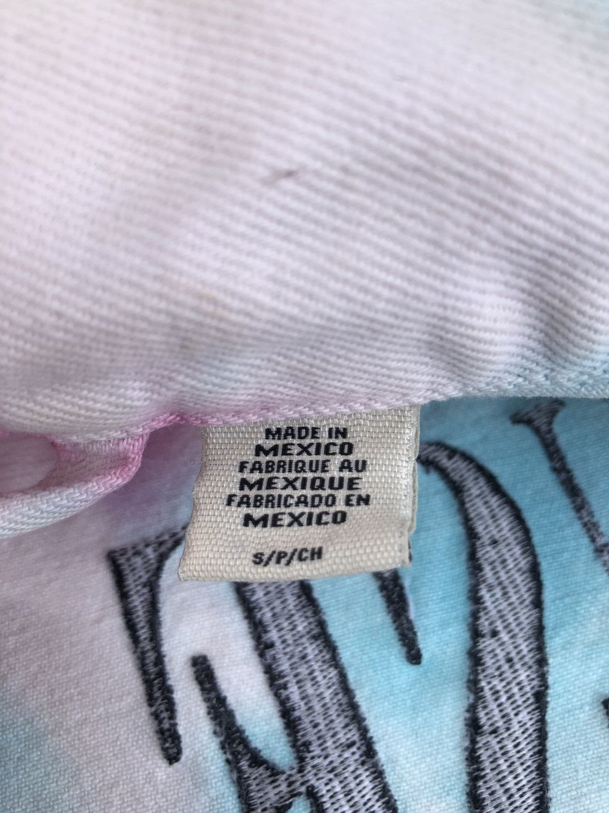 Levi's Levi’s Rainbow Embroidered Denim Jacket Size US M / EU 48-50 / 2 - 19 Thumbnail