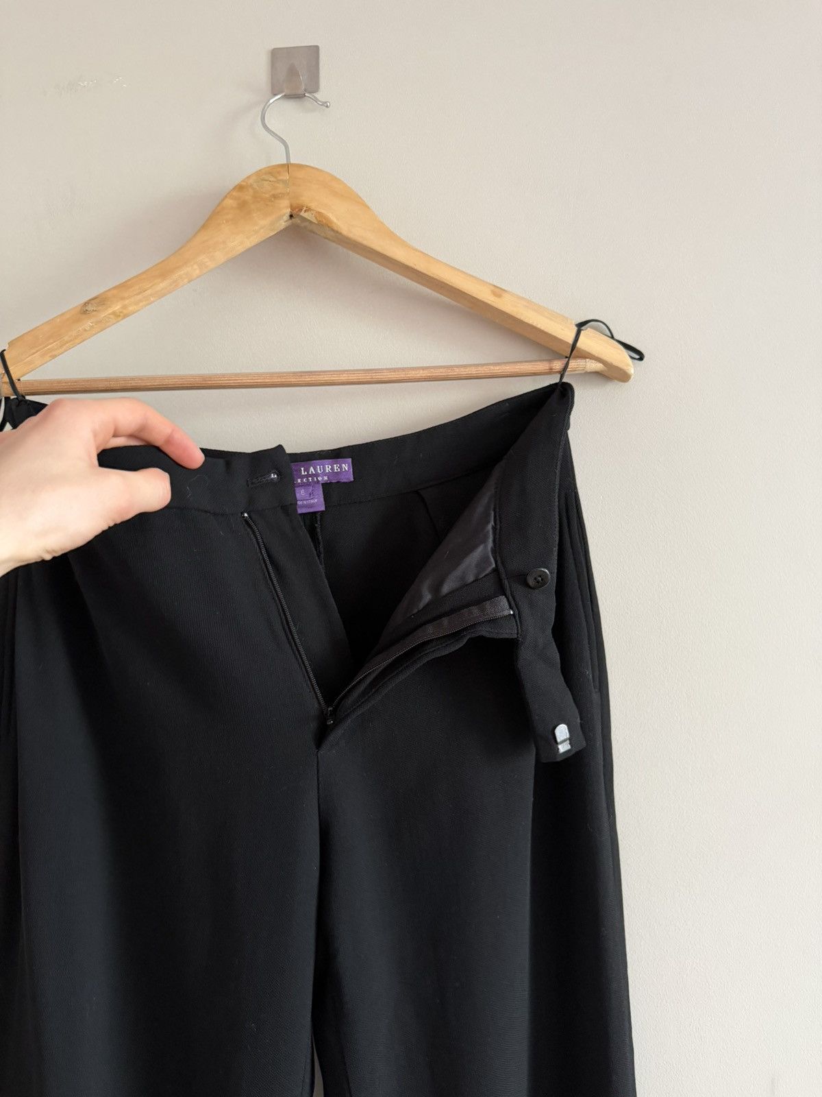 Ralph Lauren Purple Label Ralph Lauren Purple Label Black Wool Tapered Trousers Size 28" / US 6 / IT 42 - 3 Thumbnail